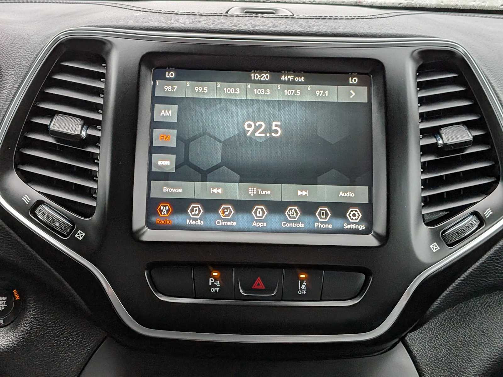 Thumbnail: 2022 Jeep Cherokee - 28