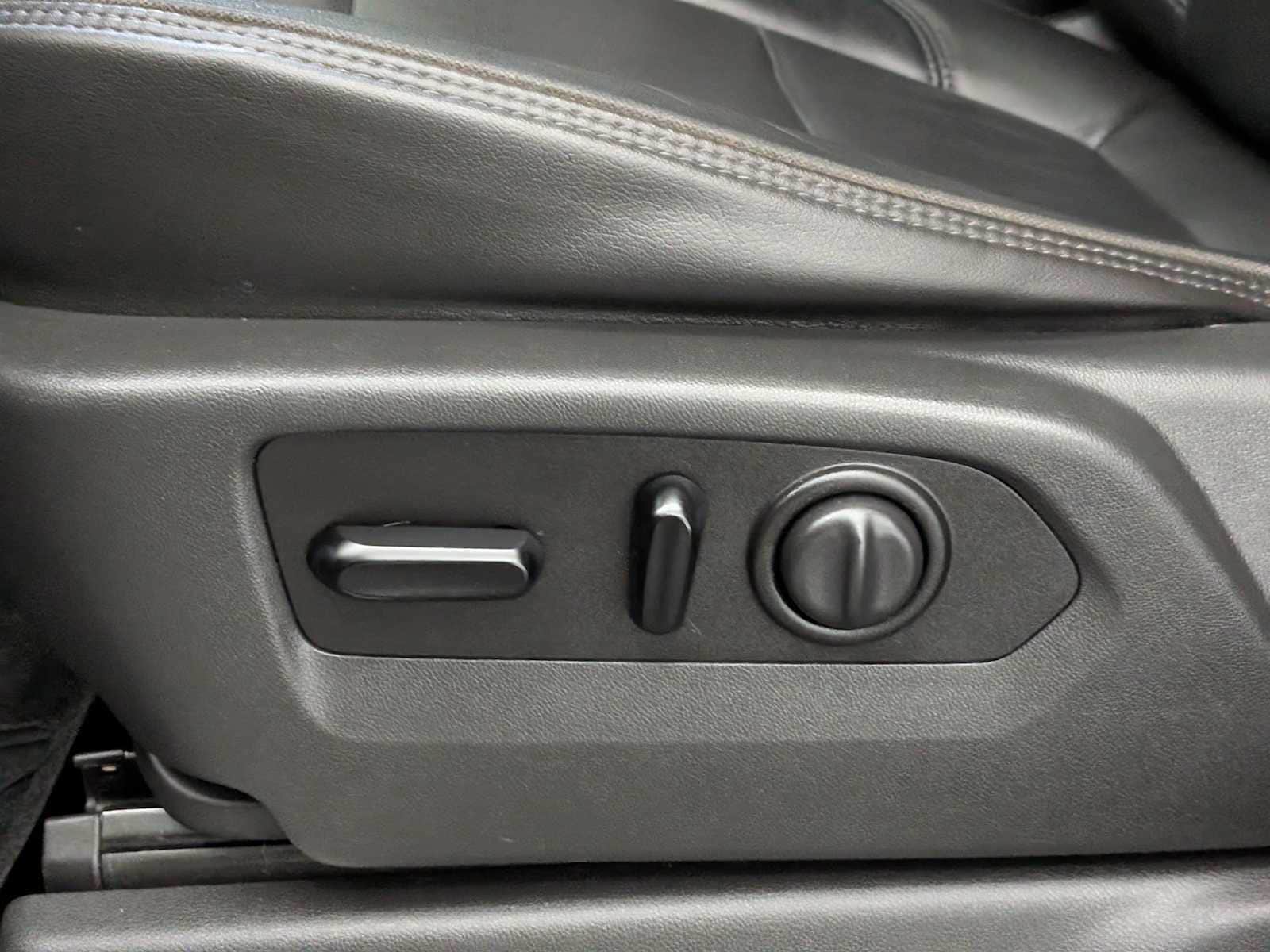 Thumbnail: 2020 Chevrolet Silverado 1500 - 20