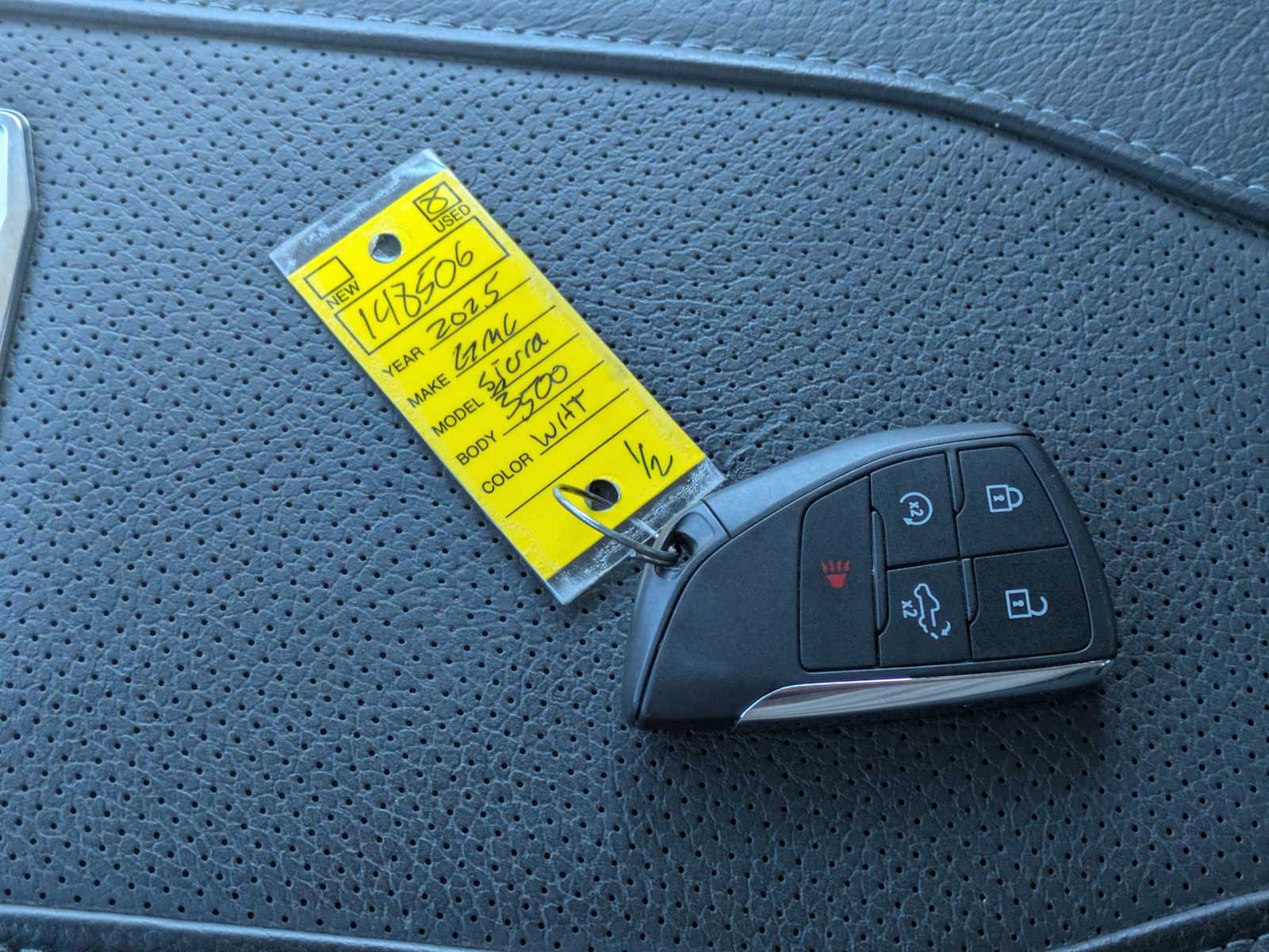 Thumbnail: 2025 GMC Sierra 3500 - 34