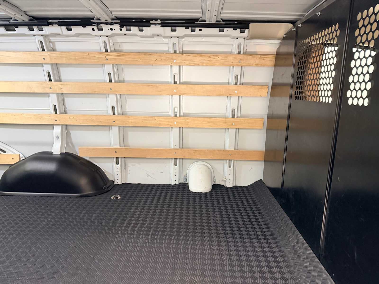 Thumbnail: 2024 GMC Savana - 16