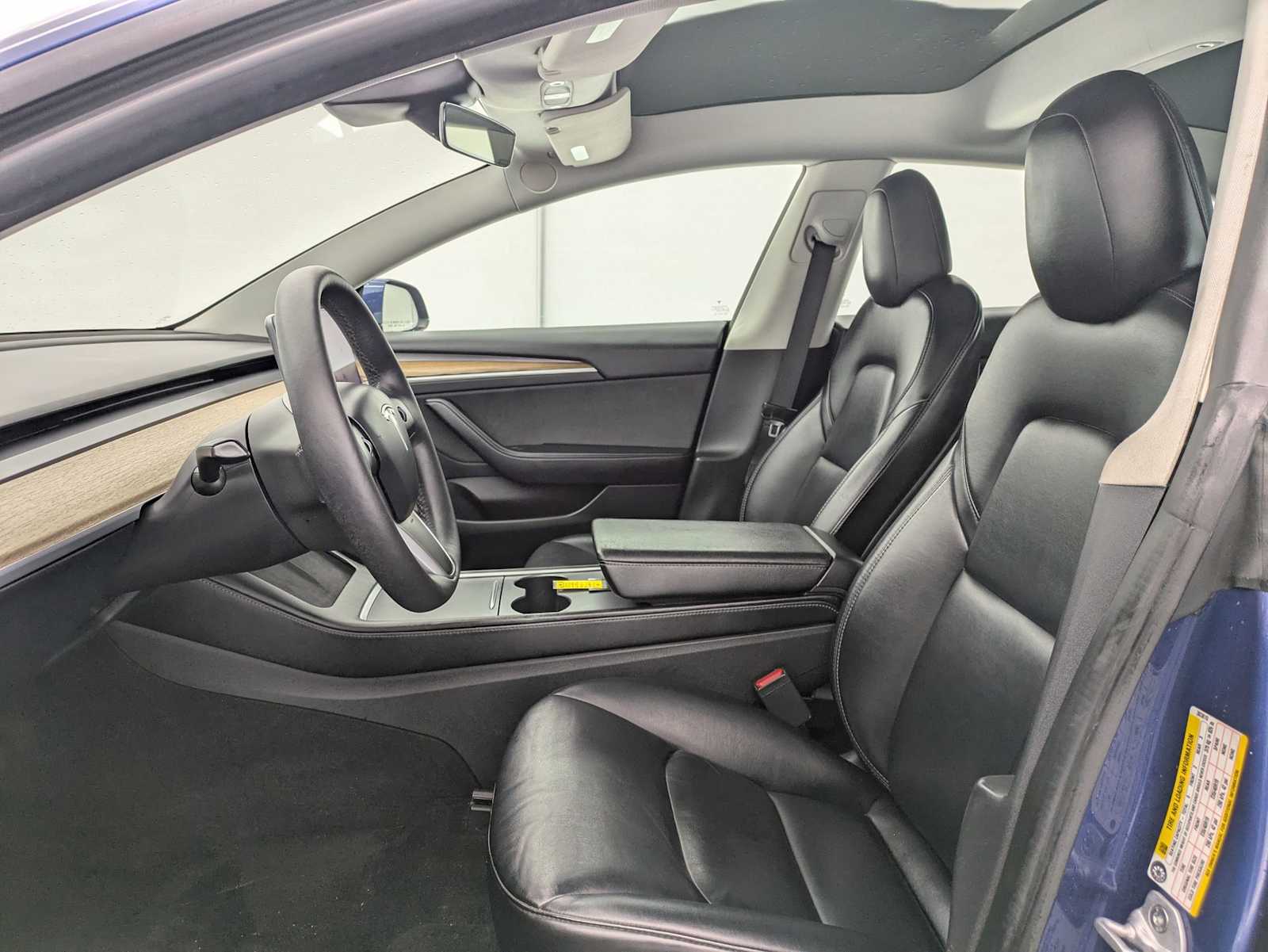 Thumbnail: 2022 Tesla Model 3 - 14