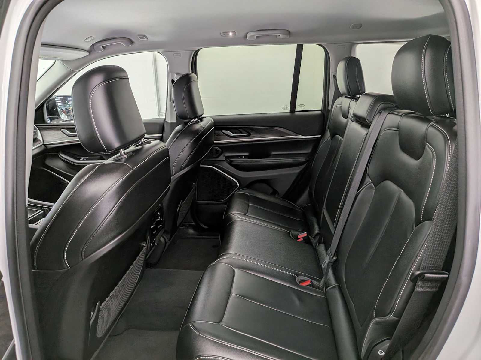 Thumbnail: 2023 Jeep Grand Cherokee - 19