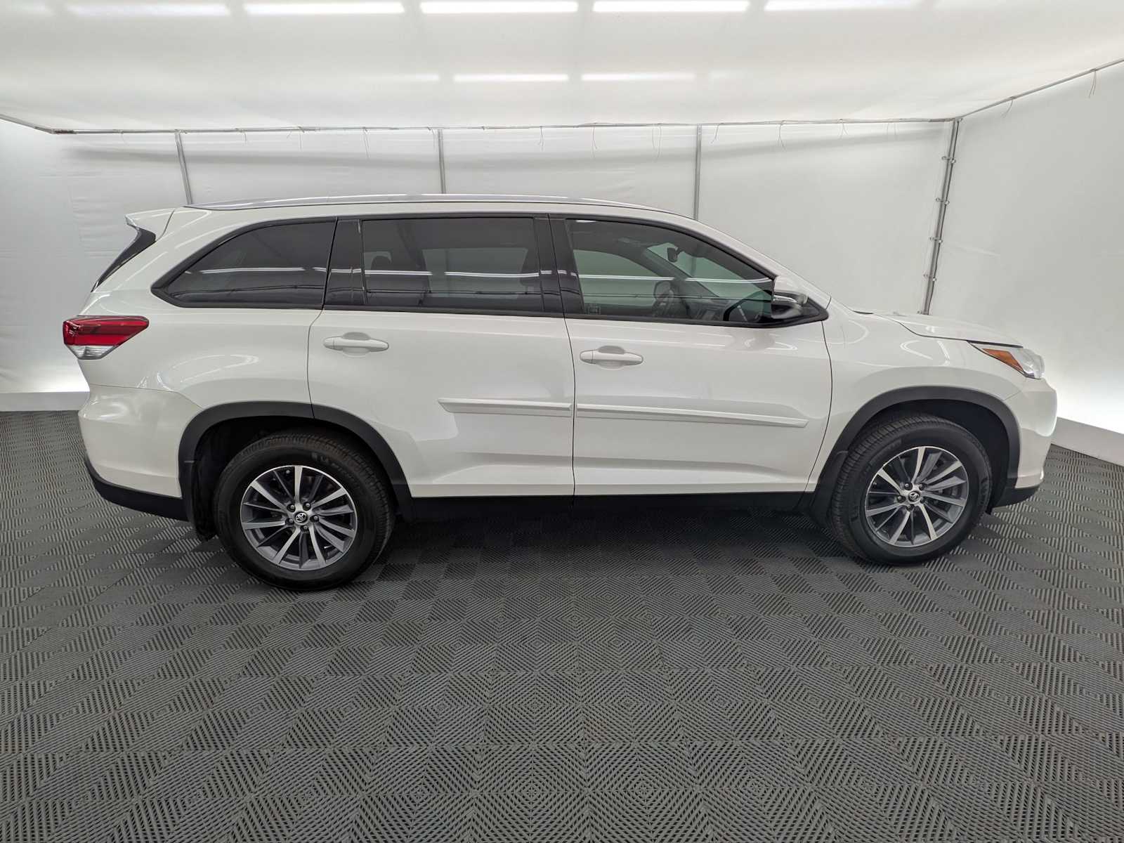 Thumbnail: 2019 Toyota Highlander - 7