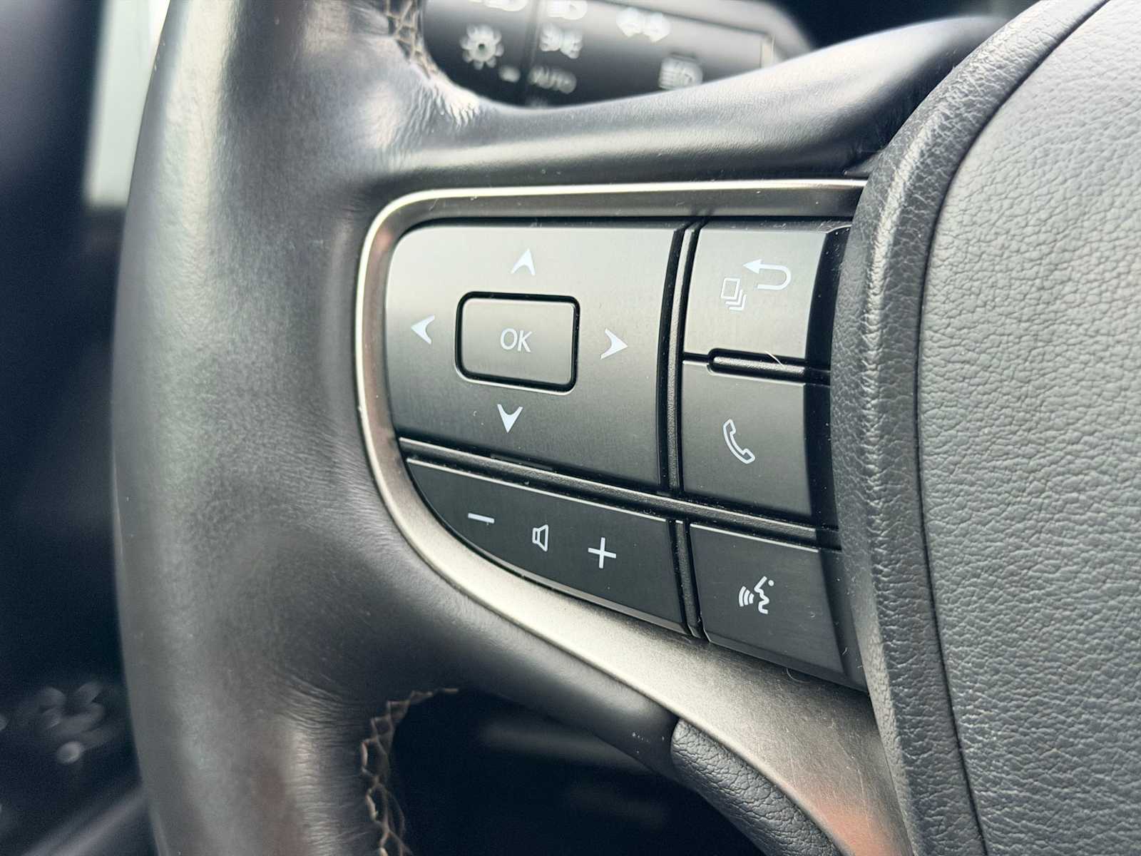 Thumbnail: 2019 Lexus UX - 24