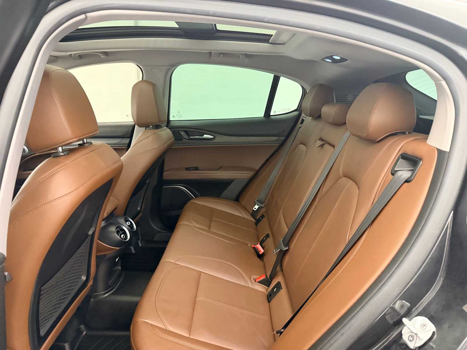 Thumbnail: 2018 Alfa Romeo Stelvio - 21