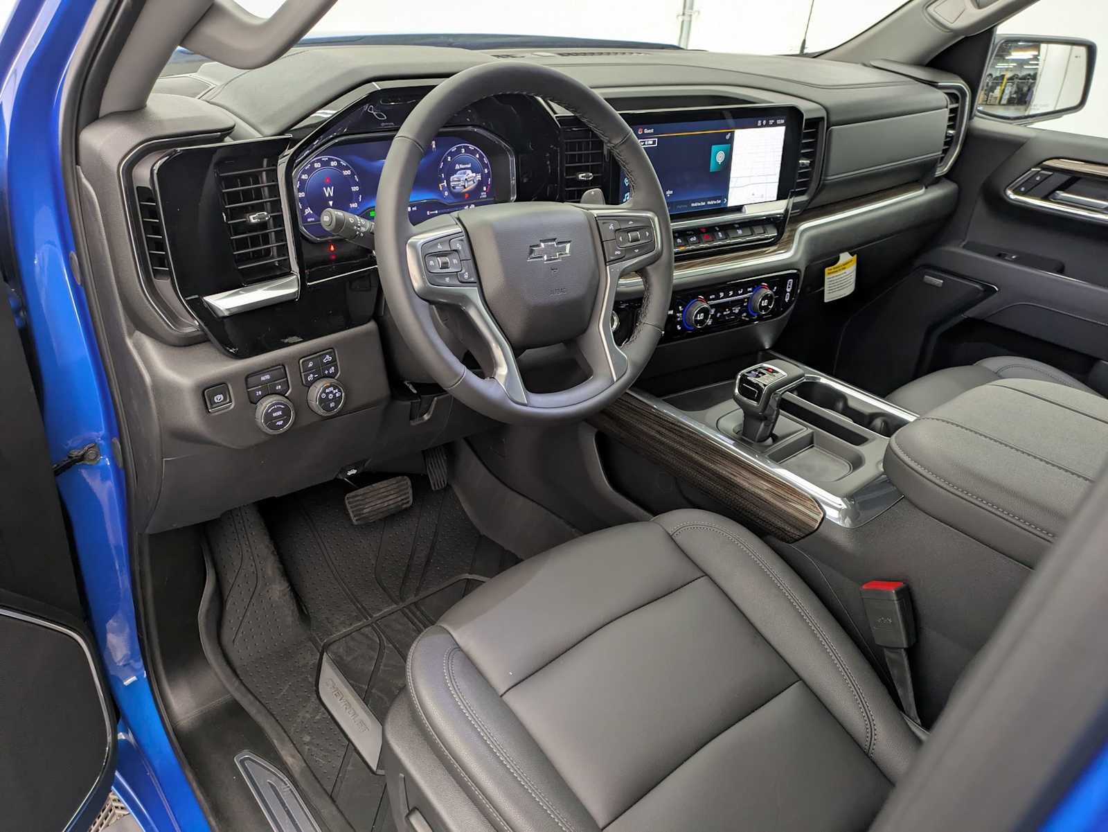 Thumbnail: 2025 Chevrolet Silverado 1500 - 2