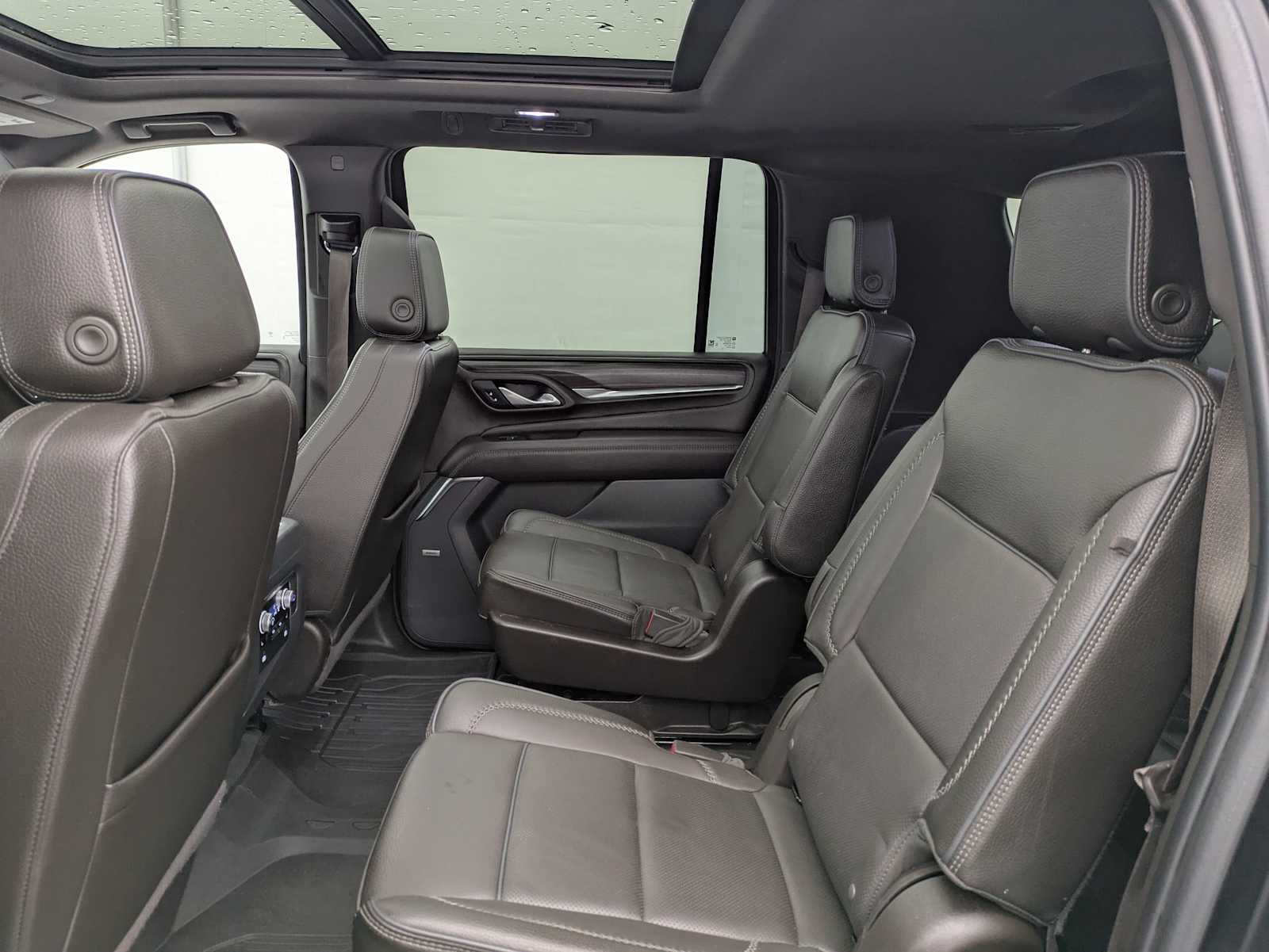 Thumbnail: 2023 GMC Yukon XL - 21