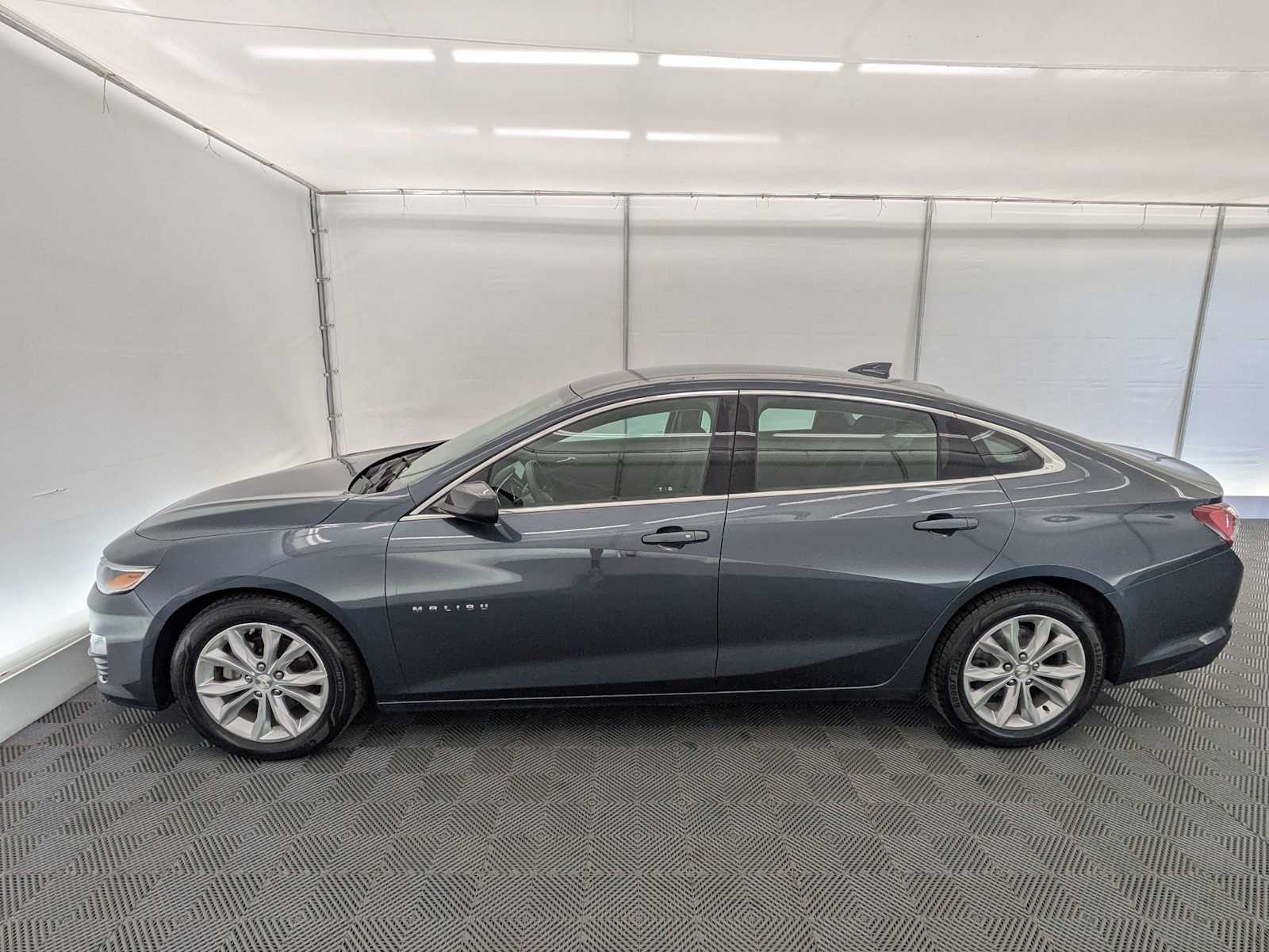 Thumbnail: 2020 Chevrolet Malibu - 3