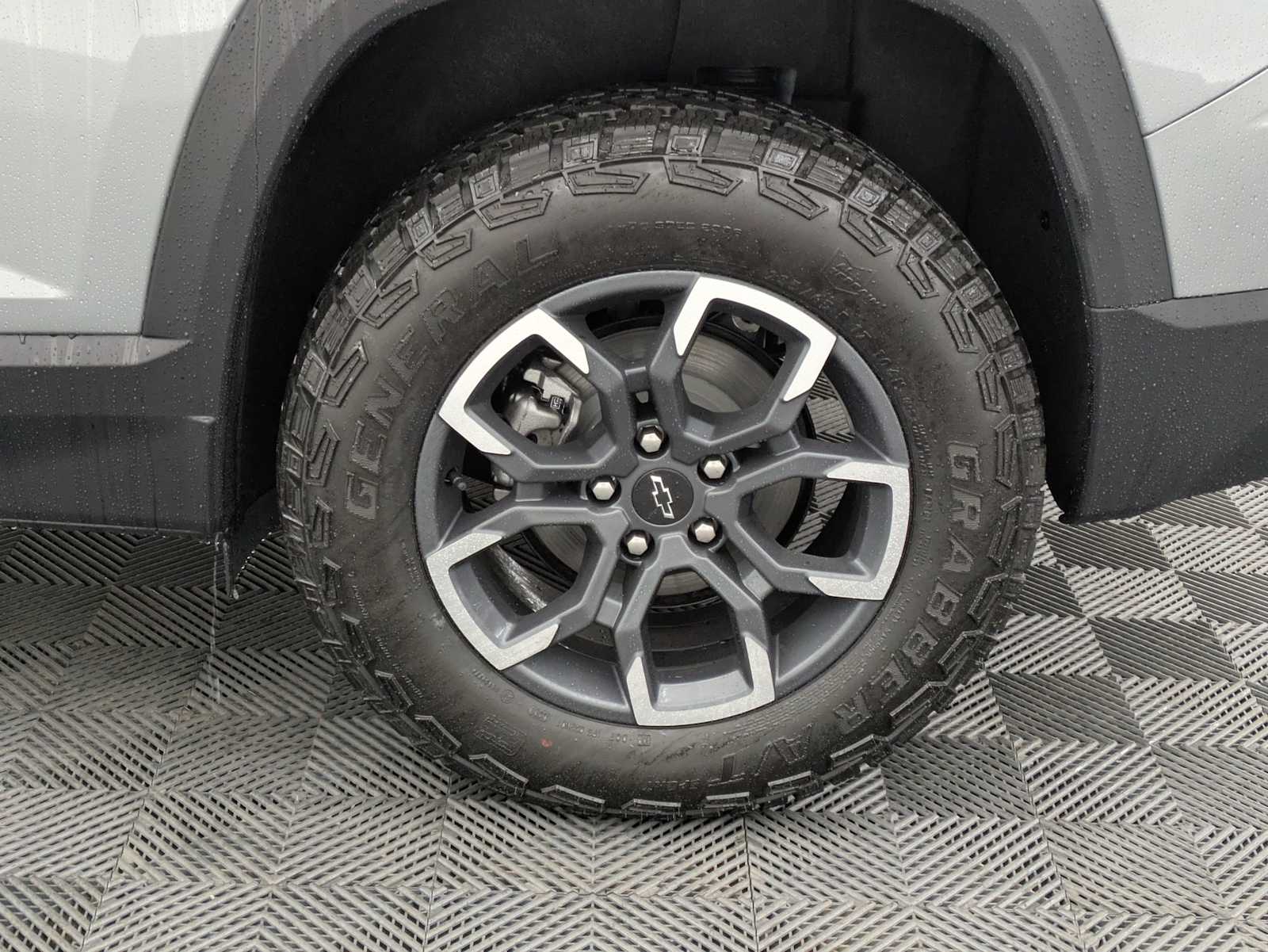 Thumbnail: 2026 Chevrolet Equinox - 14