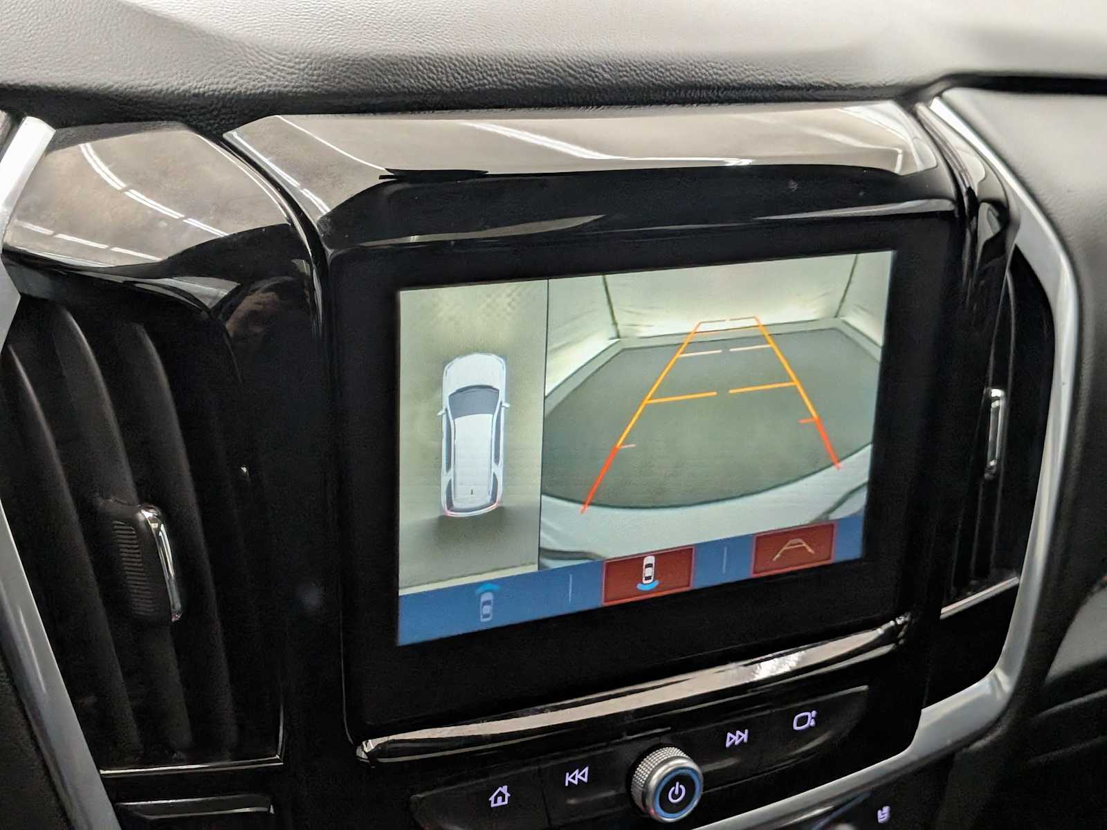 Thumbnail: 2019 Chevrolet Traverse - 32