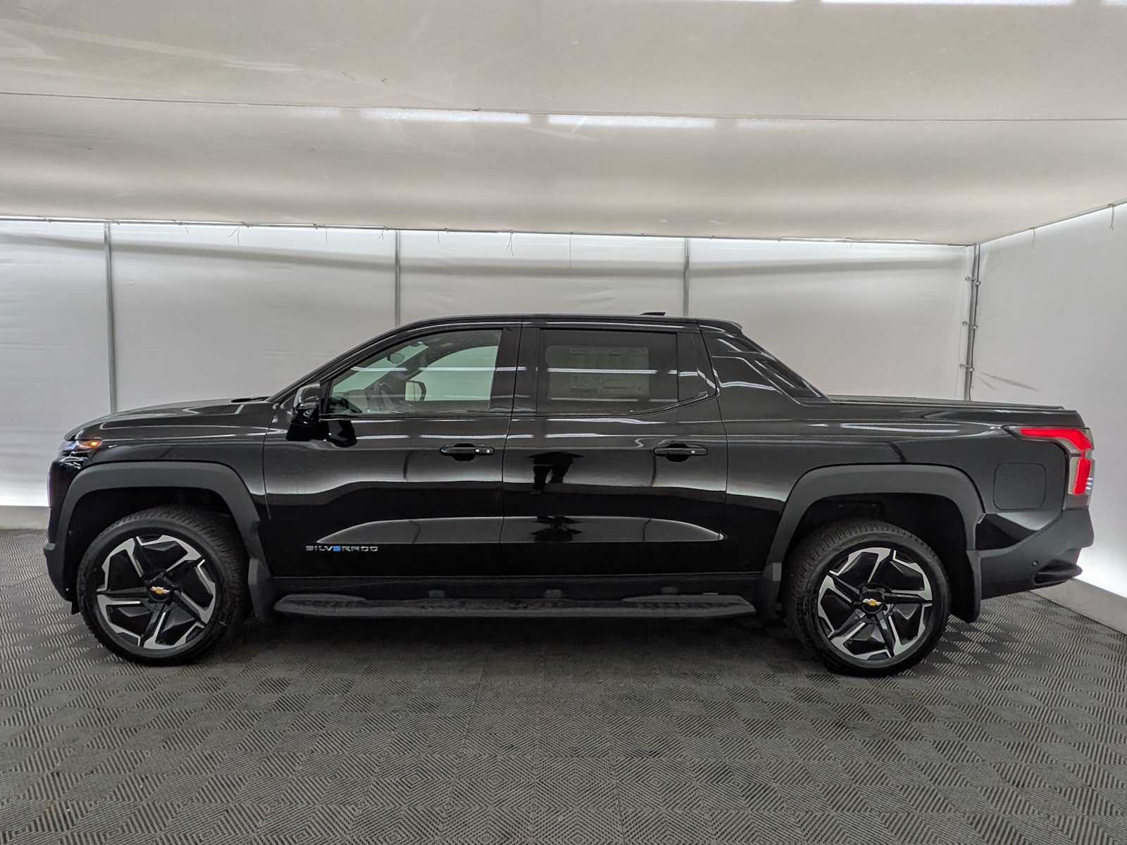 Thumbnail: 2026 Chevrolet Silverado EV - 3