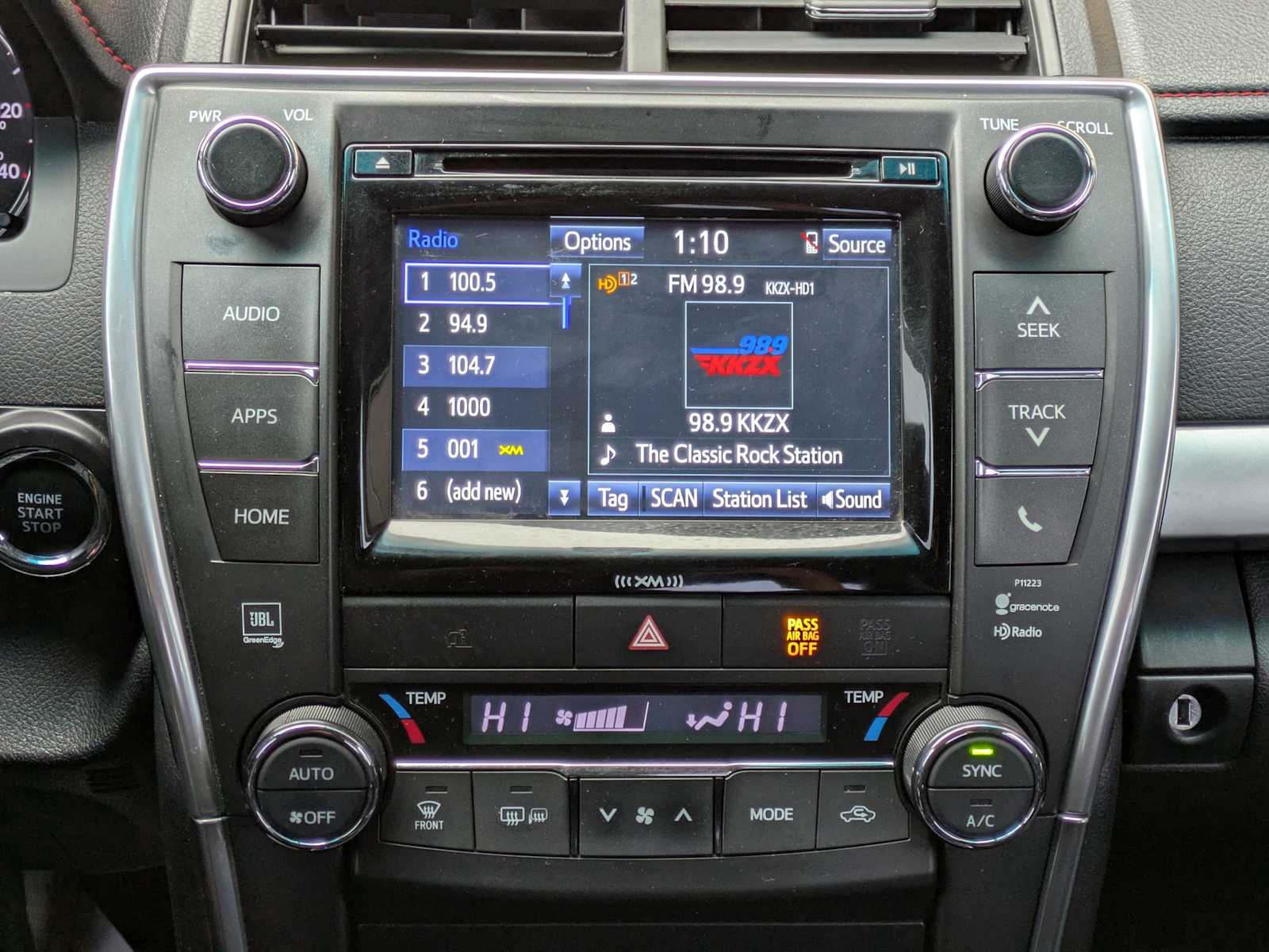 Thumbnail: 2017 Toyota Camry - 29