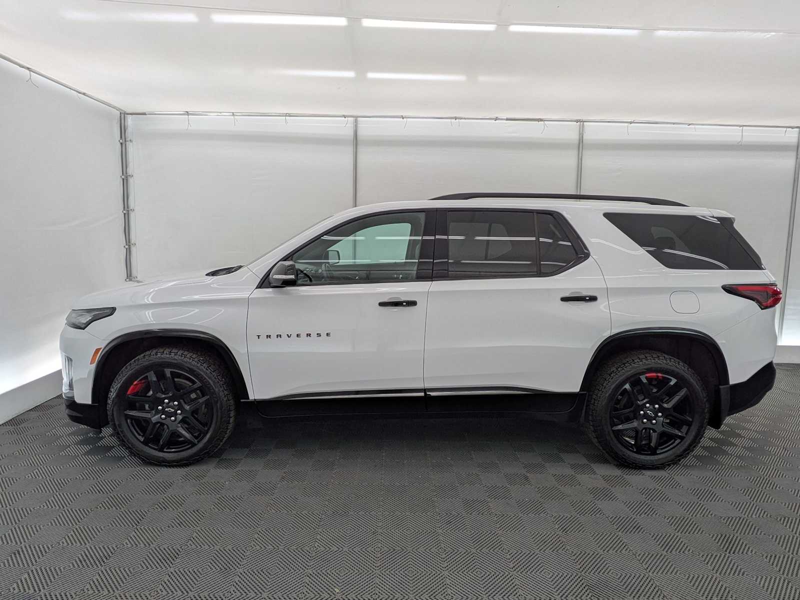 Thumbnail: 2024 Chevrolet Traverse - 3