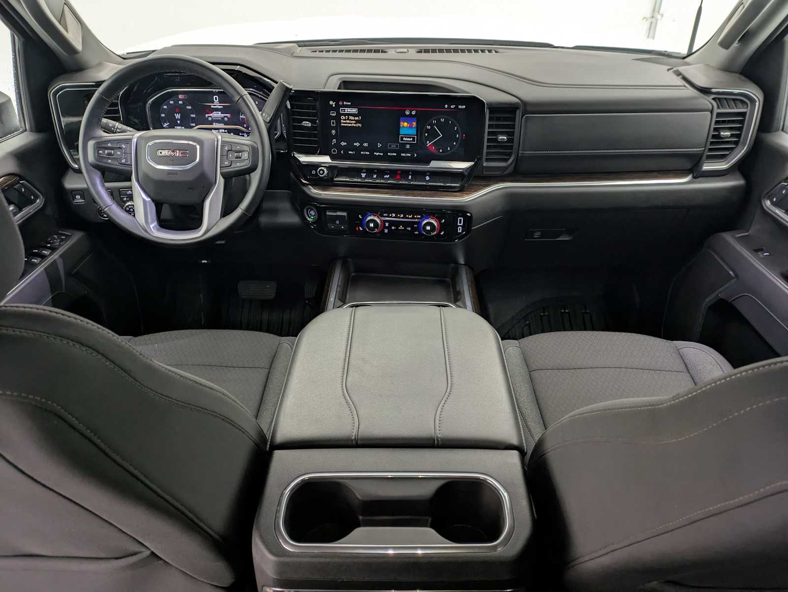 Thumbnail: 2025 GMC Sierra 3500 - 17