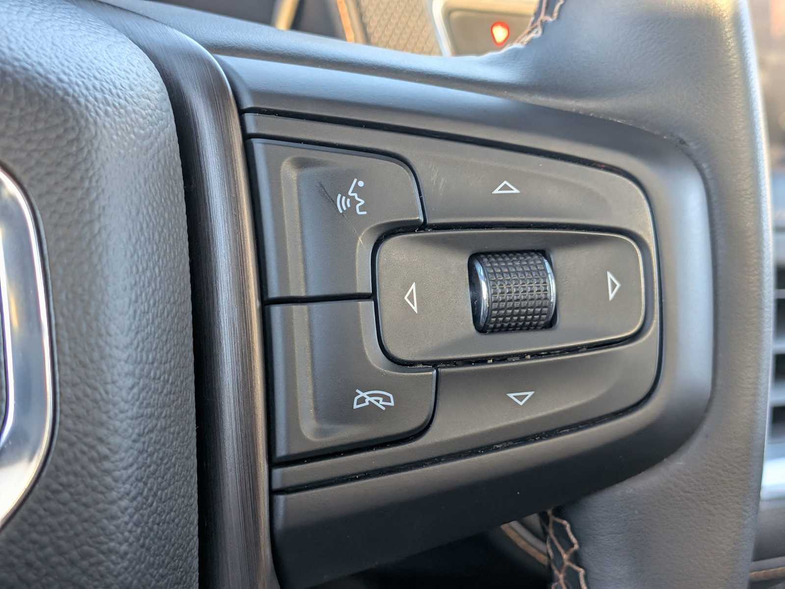 Thumbnail: 2023 GMC Yukon - 28