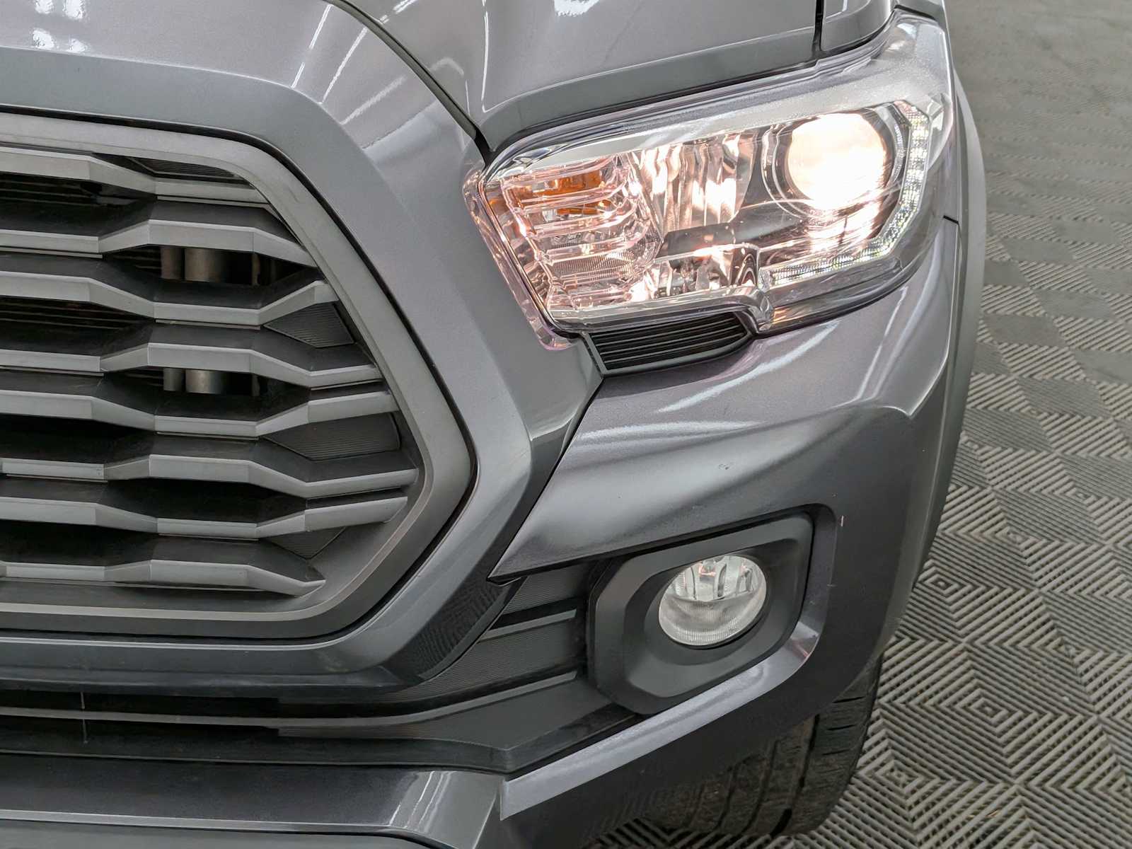 Thumbnail: 2021 Toyota Tacoma - 10