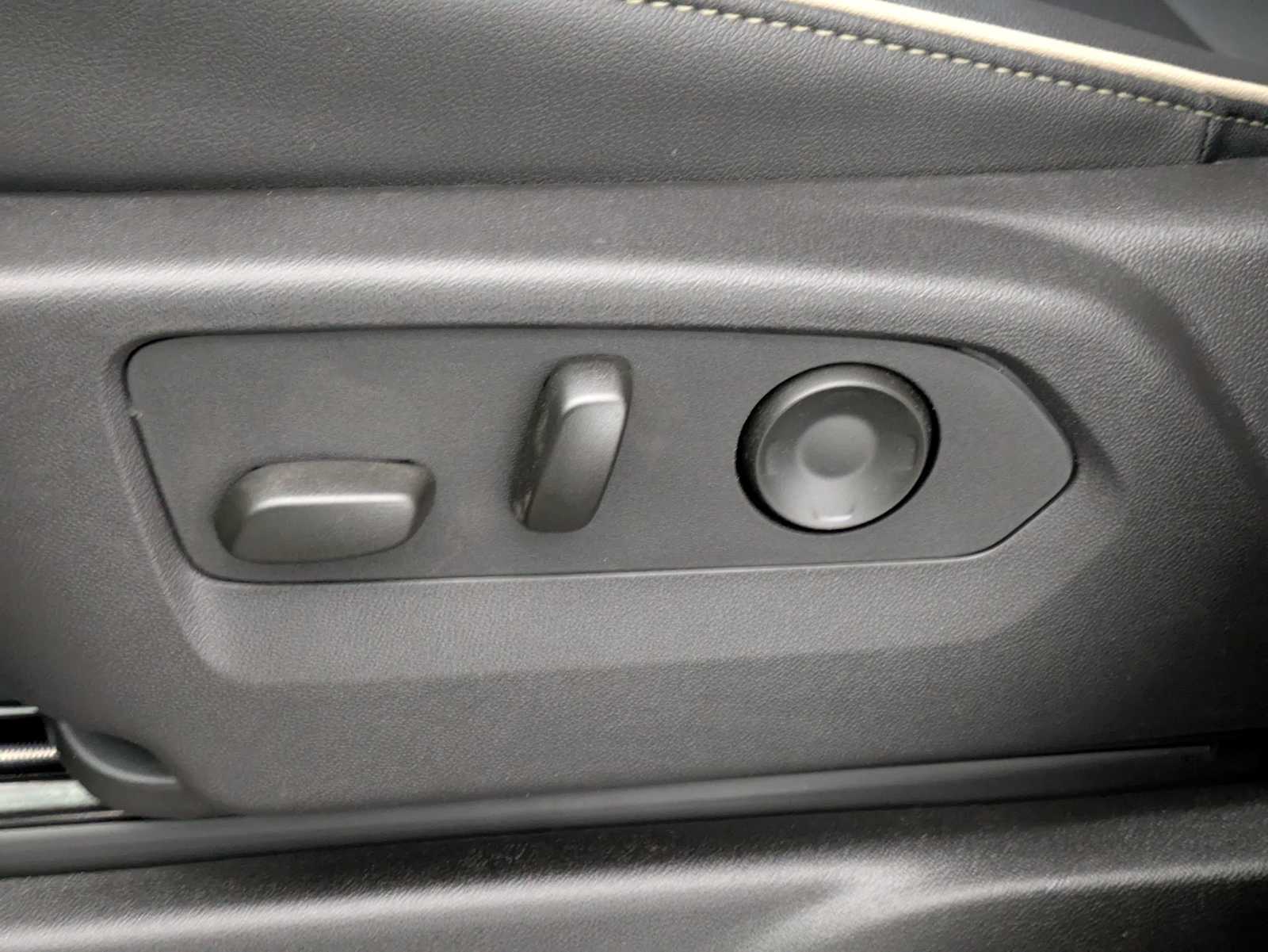 Thumbnail: 2025 Chevrolet Suburban - 18