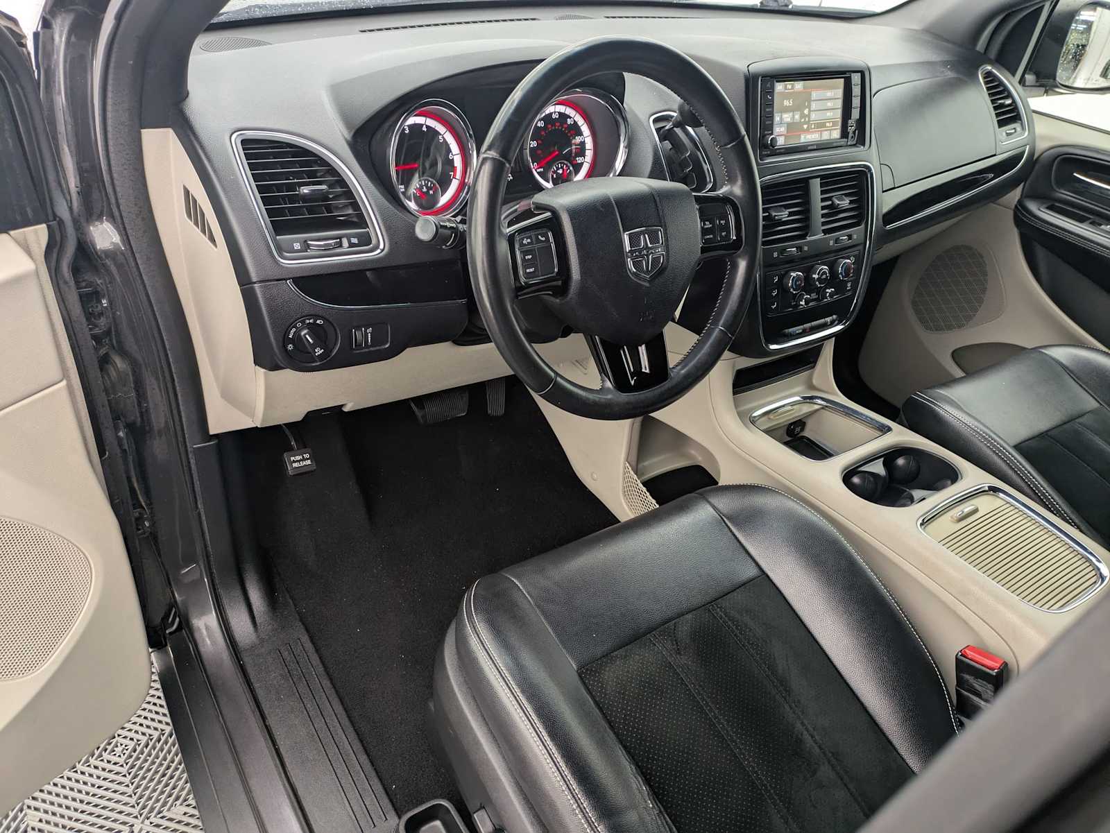 Thumbnail: 2017 Dodge Grand Caravan - 2