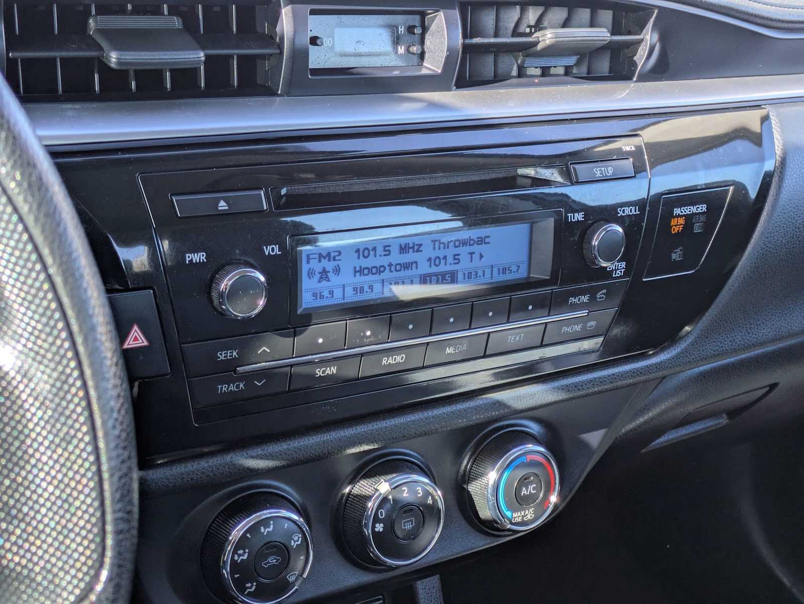 Thumbnail: 2015 Toyota Corolla - 28