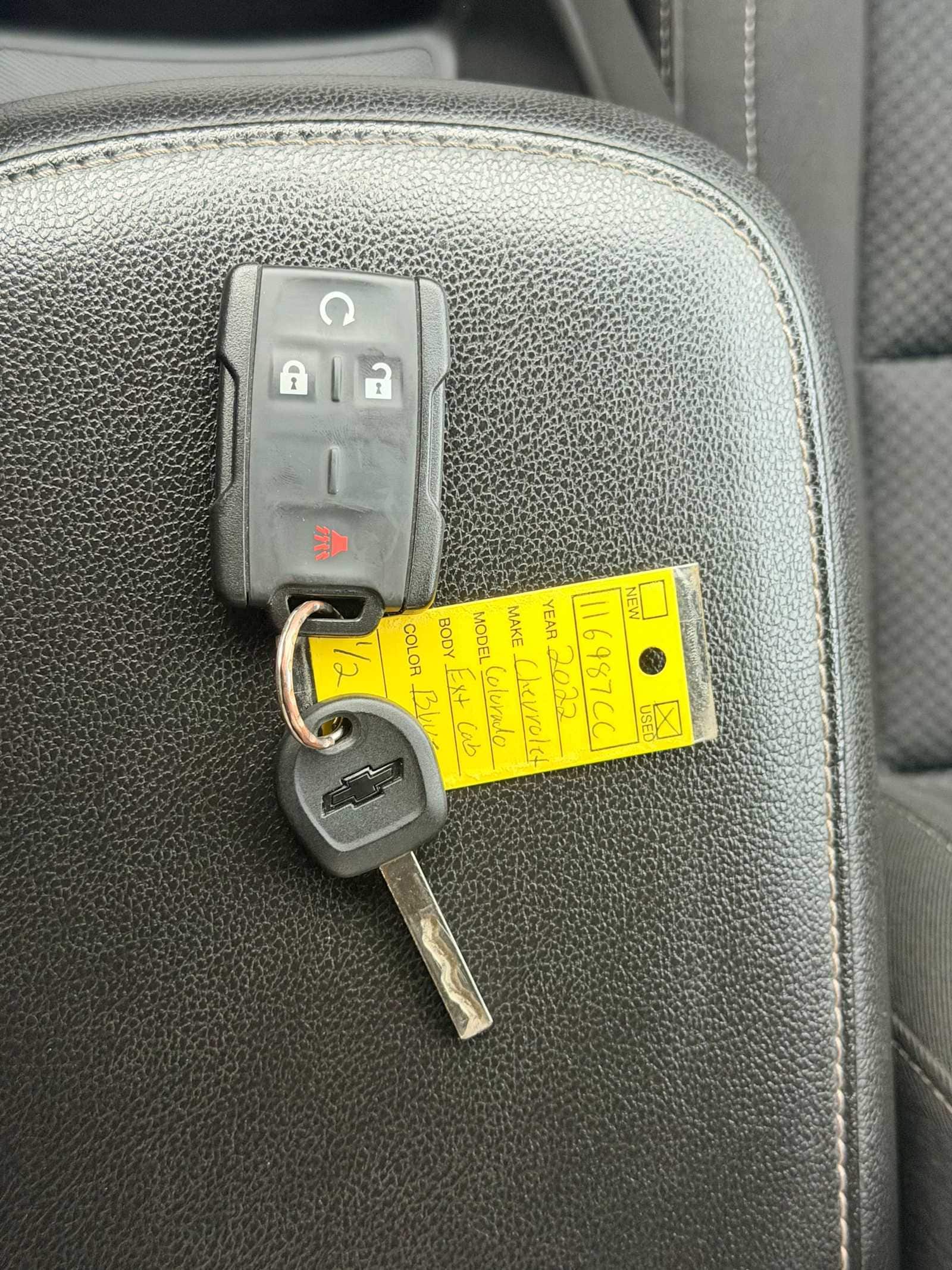 Thumbnail: 2022 Chevrolet Colorado - 32