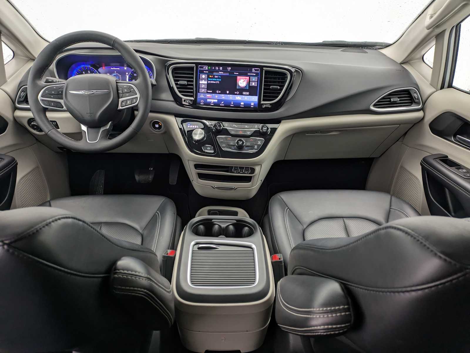 Thumbnail: 2024 Chrysler Pacifica - 16
