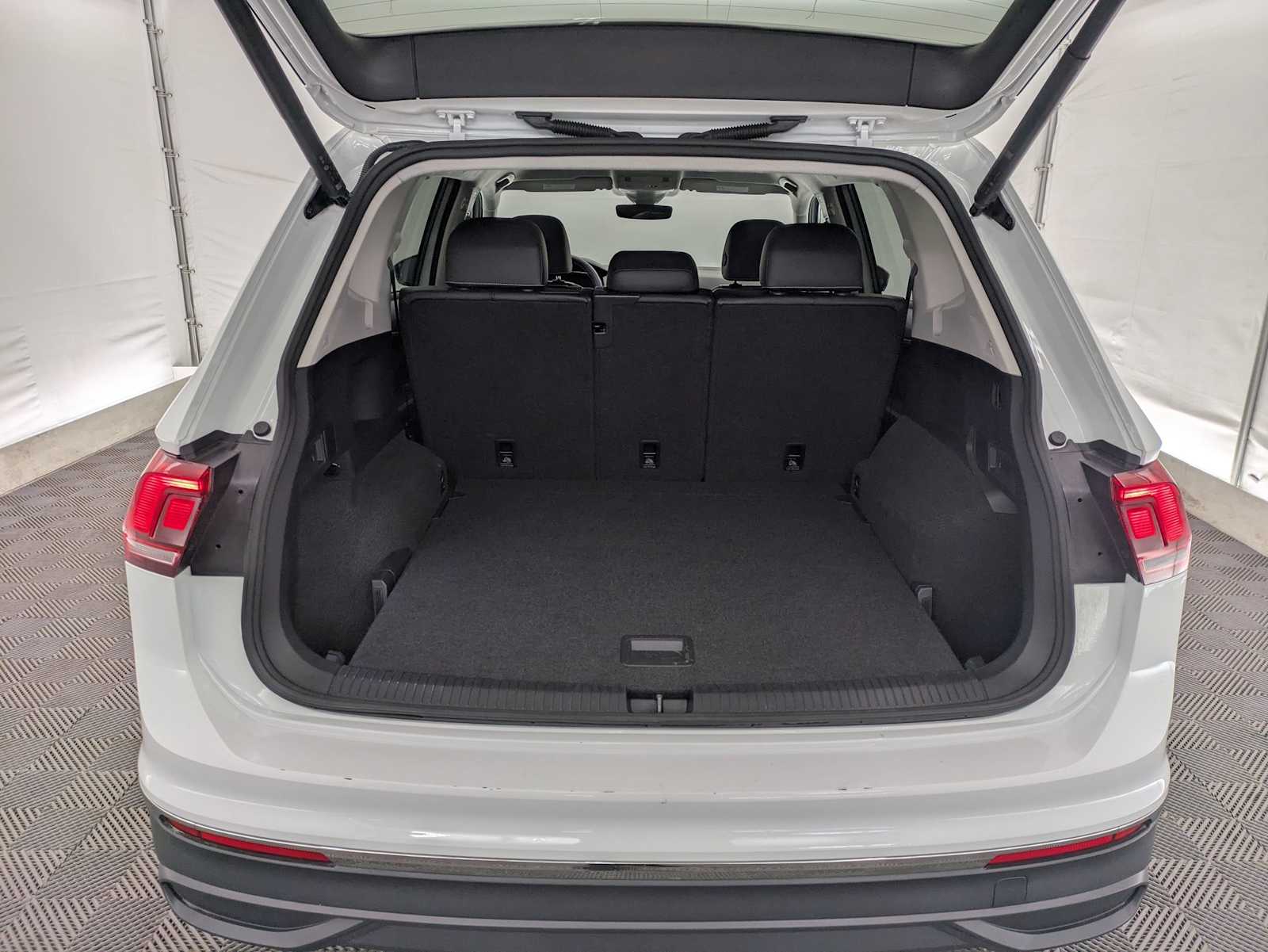 2024 Volkswagen Tiguan 2.0T 33