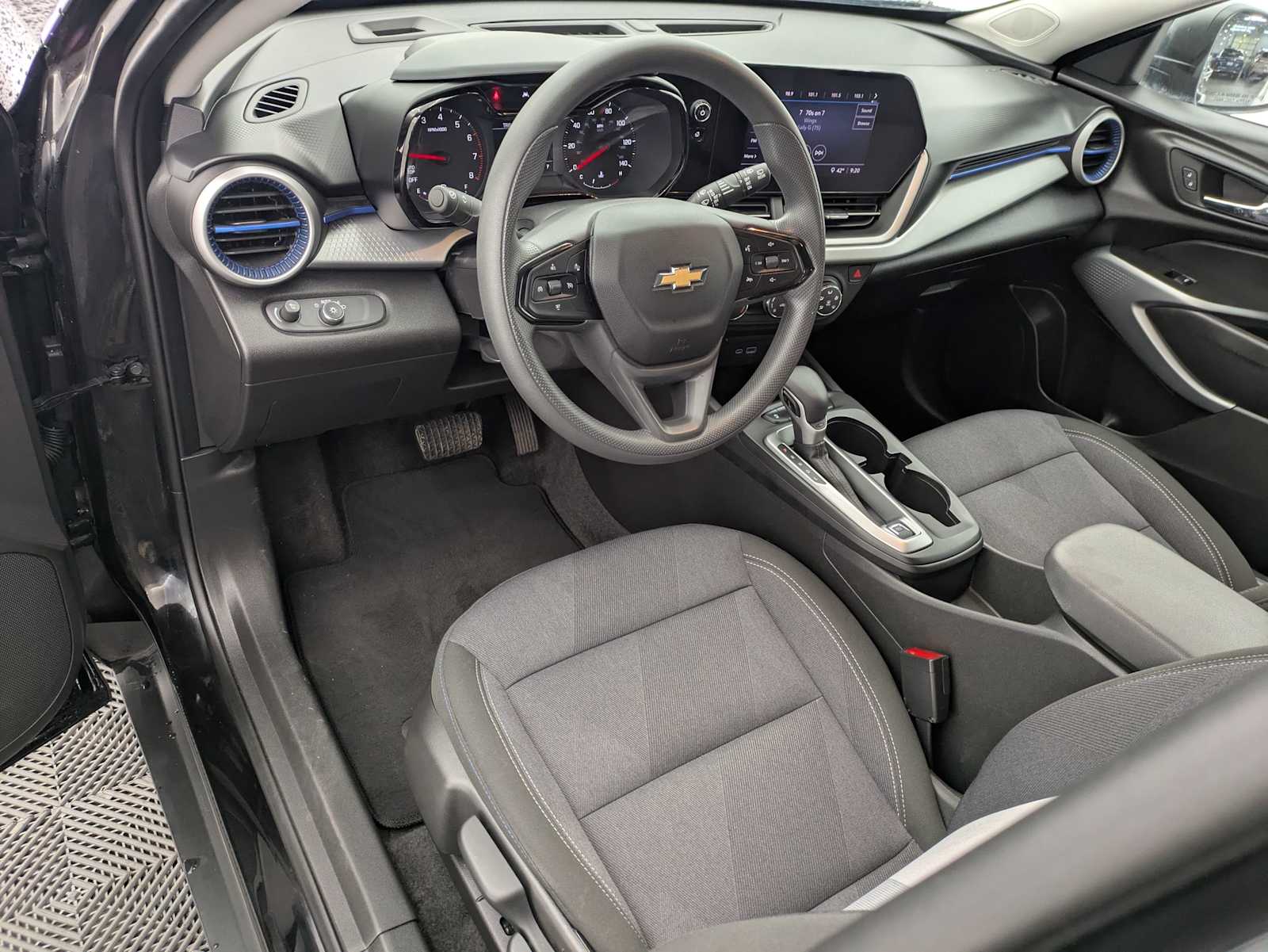 Thumbnail: 2025 Chevrolet Trax - 2