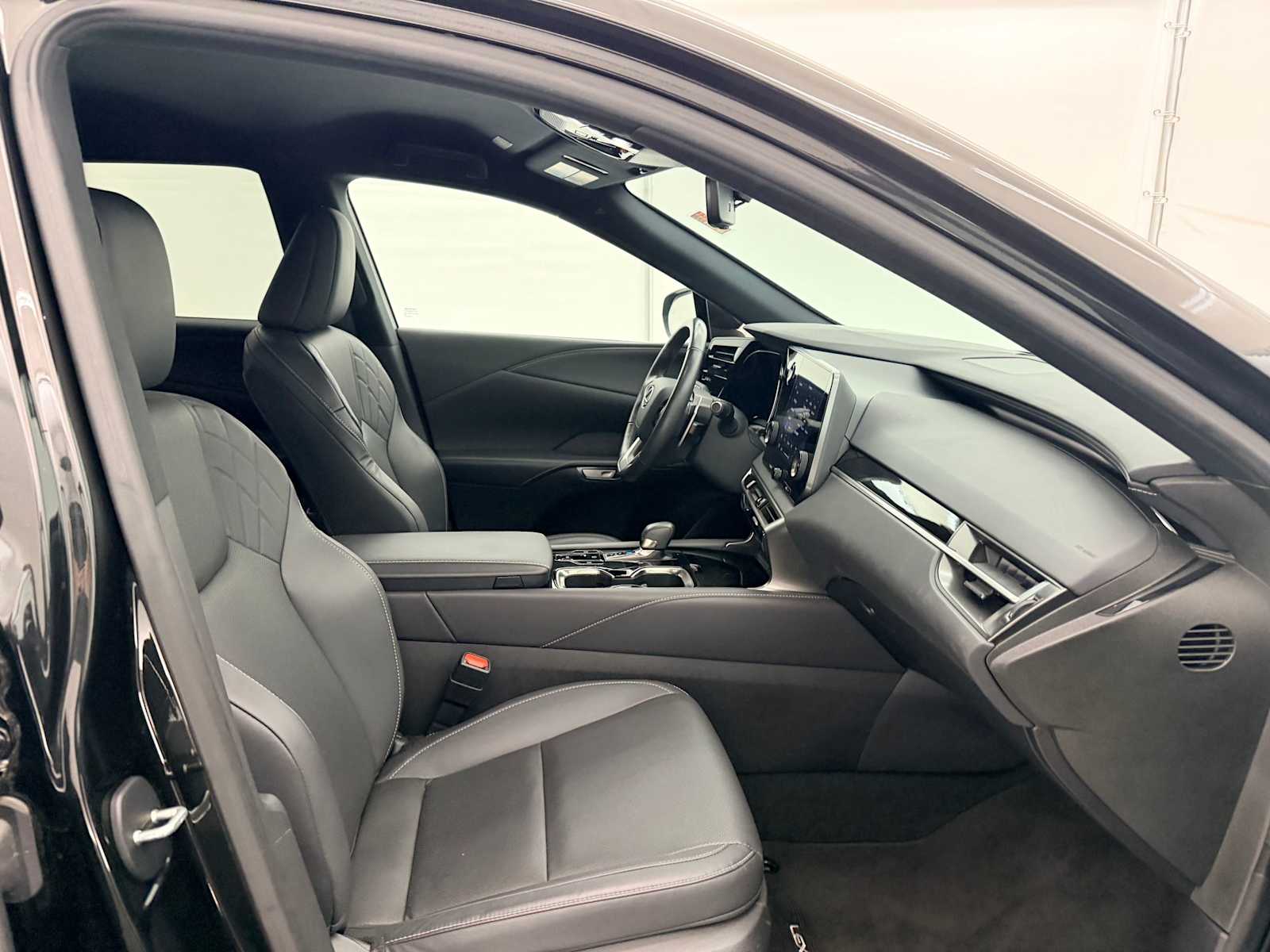 Thumbnail: 2024 Lexus RX - 21