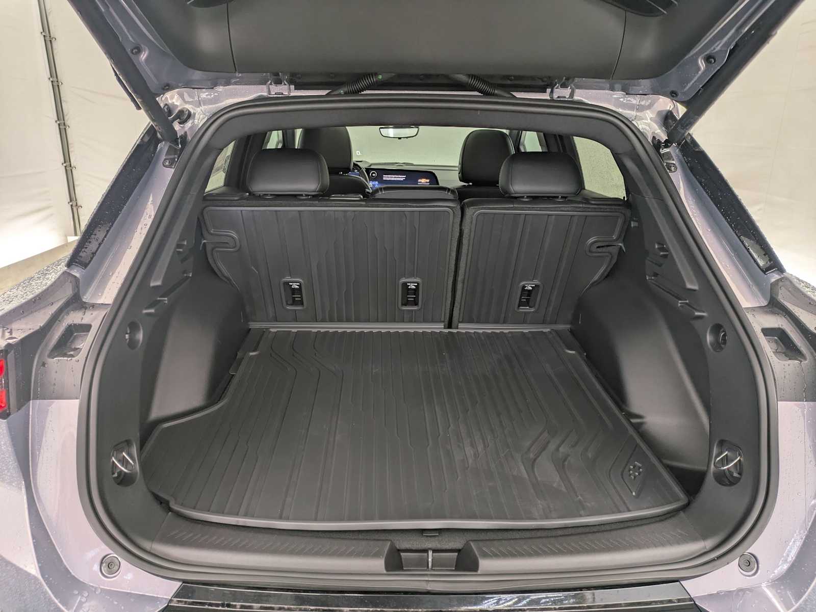 Thumbnail: 2026 Chevrolet Equinox - 32