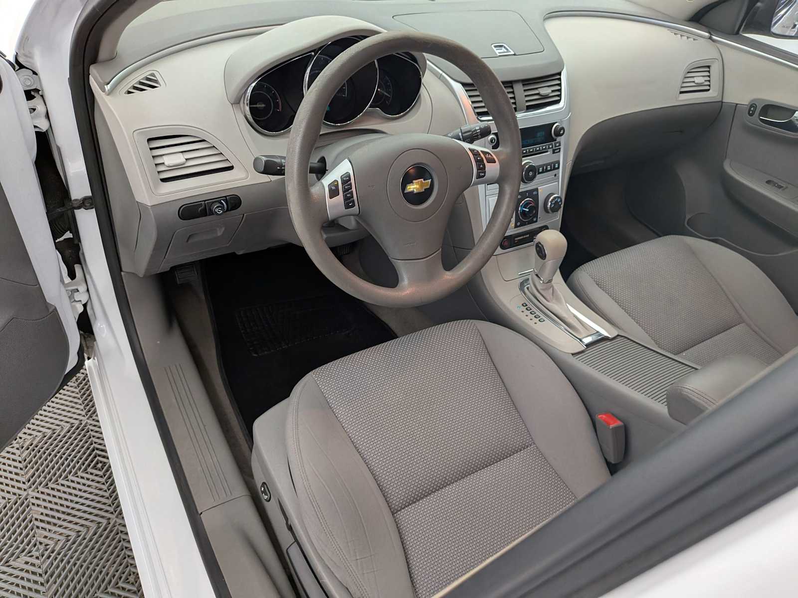 Thumbnail: 2011 Chevrolet Malibu - 2