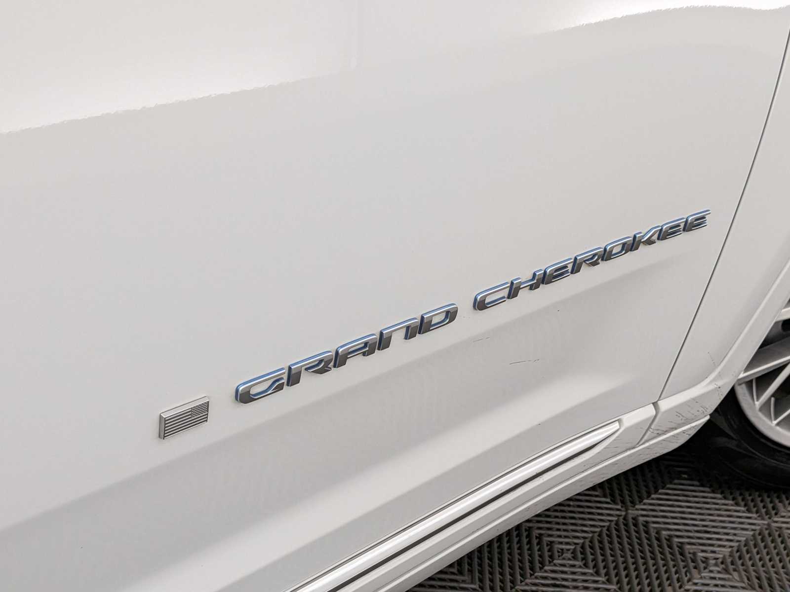 Thumbnail: 2023 Jeep Grand Cherokee - 14