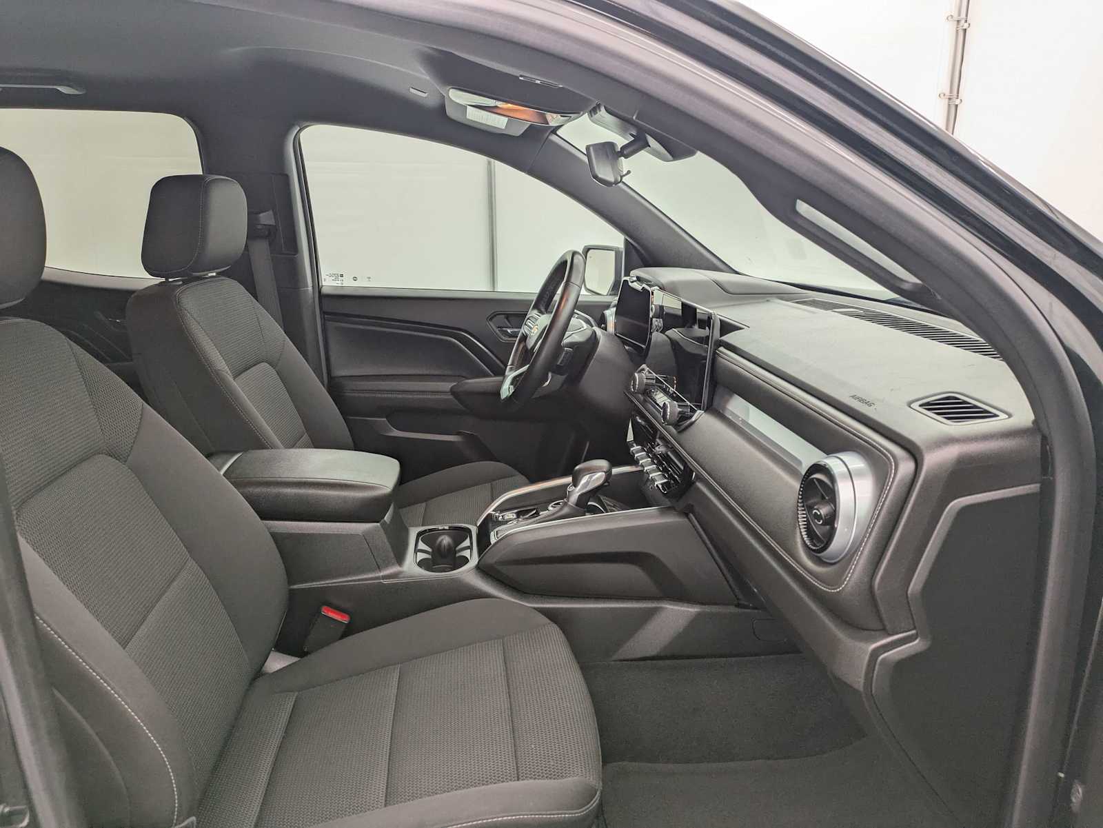 Thumbnail: 2023 Chevrolet Colorado - 24