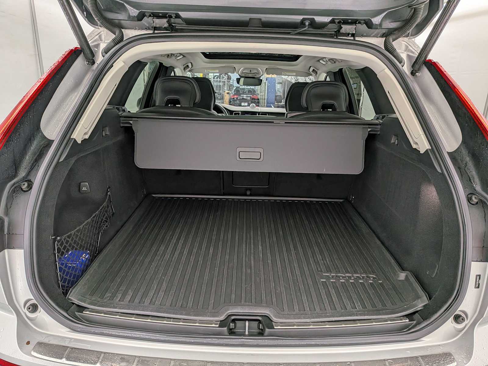 Thumbnail: 2022 Volvo XC60 - 35