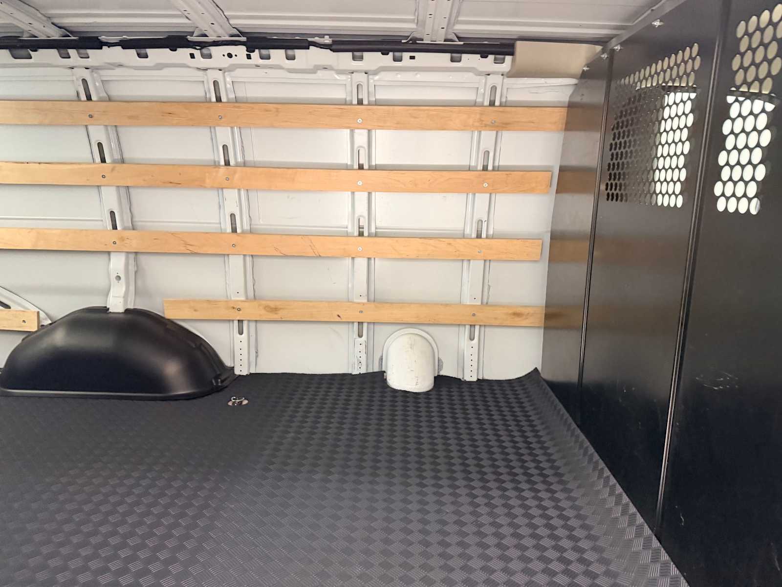 Thumbnail: 2024 GMC Savana - 16