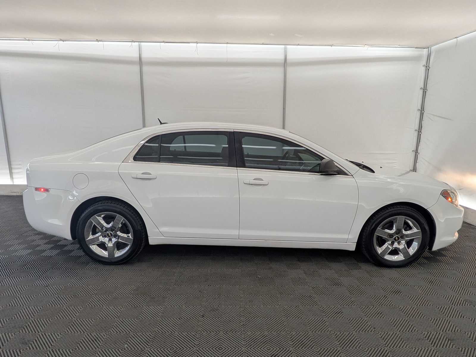 Thumbnail: 2011 Chevrolet Malibu - 7