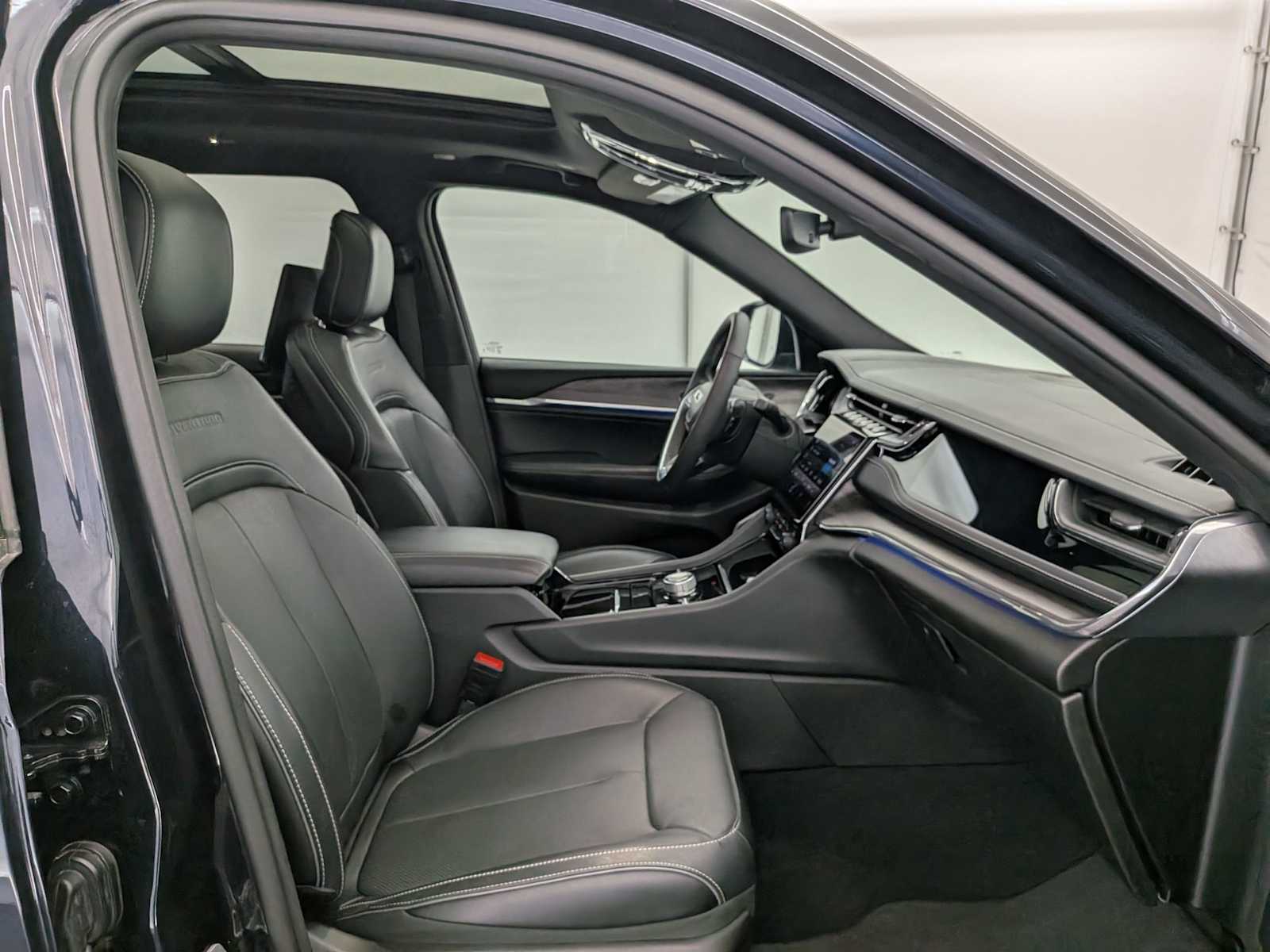 Thumbnail: 2024 Jeep Grand Cherokee L - 24