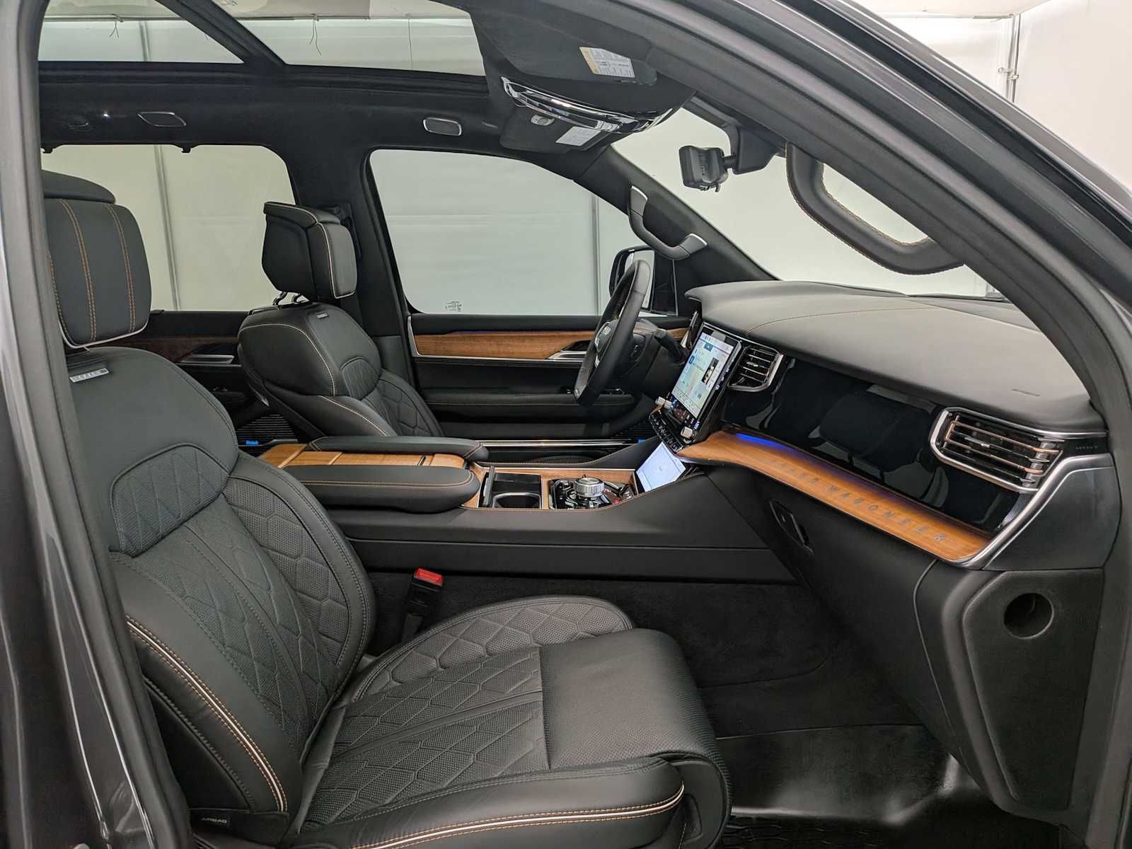 Thumbnail: 2024 Jeep Grand Wagoneer - 22