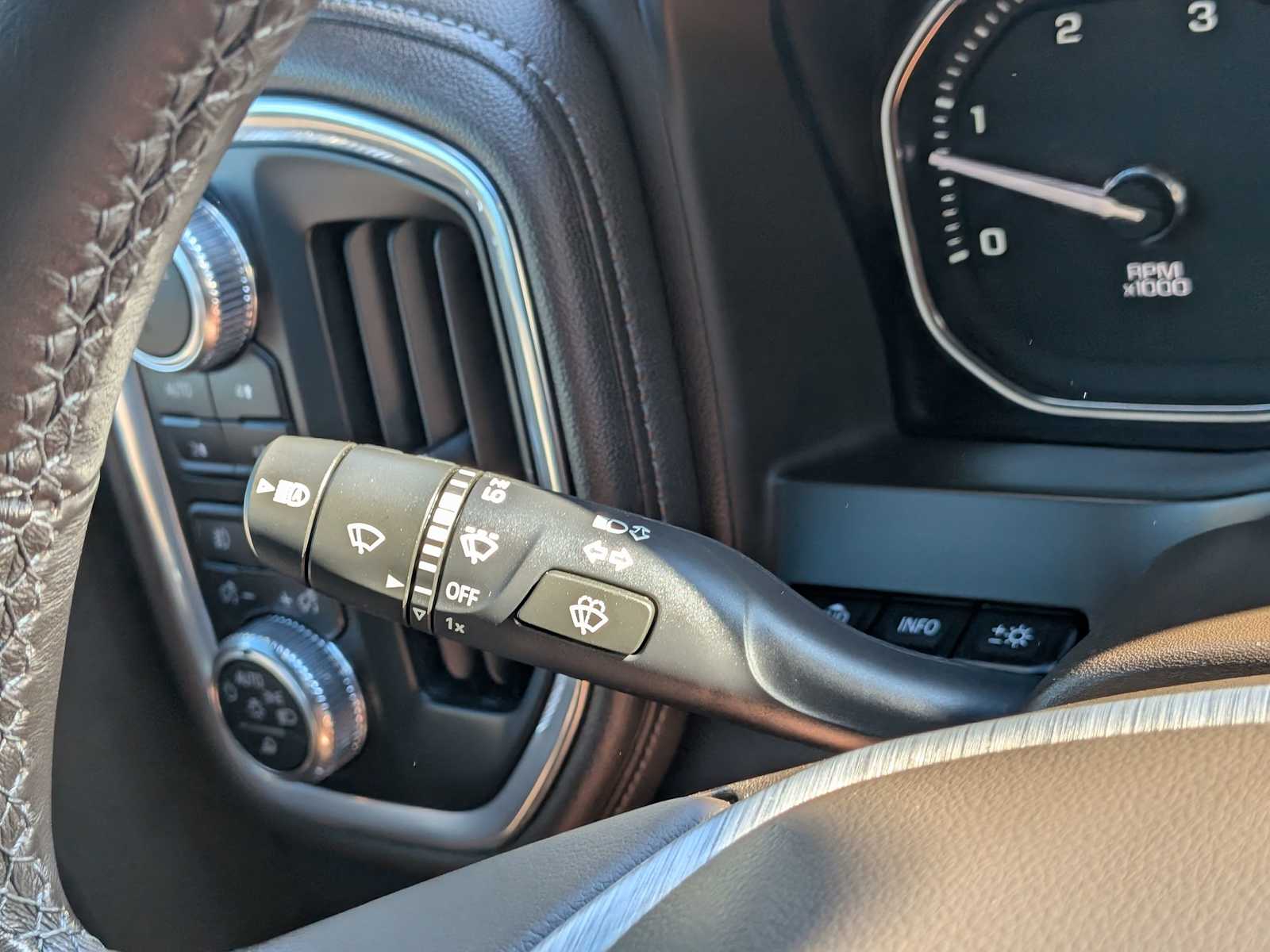 Thumbnail: 2022 GMC Sierra 3500 - 28