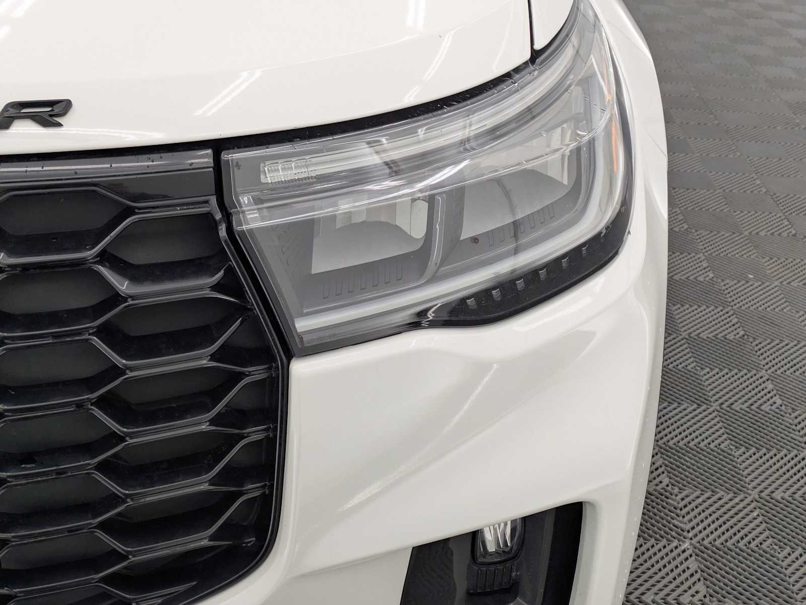 Thumbnail: 2025 Ford Explorer - 9