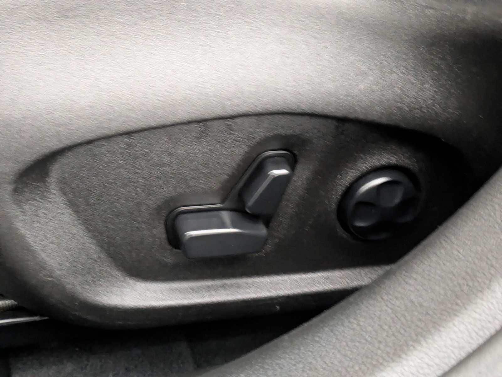 Thumbnail: 2016 Jeep Renegade - 20