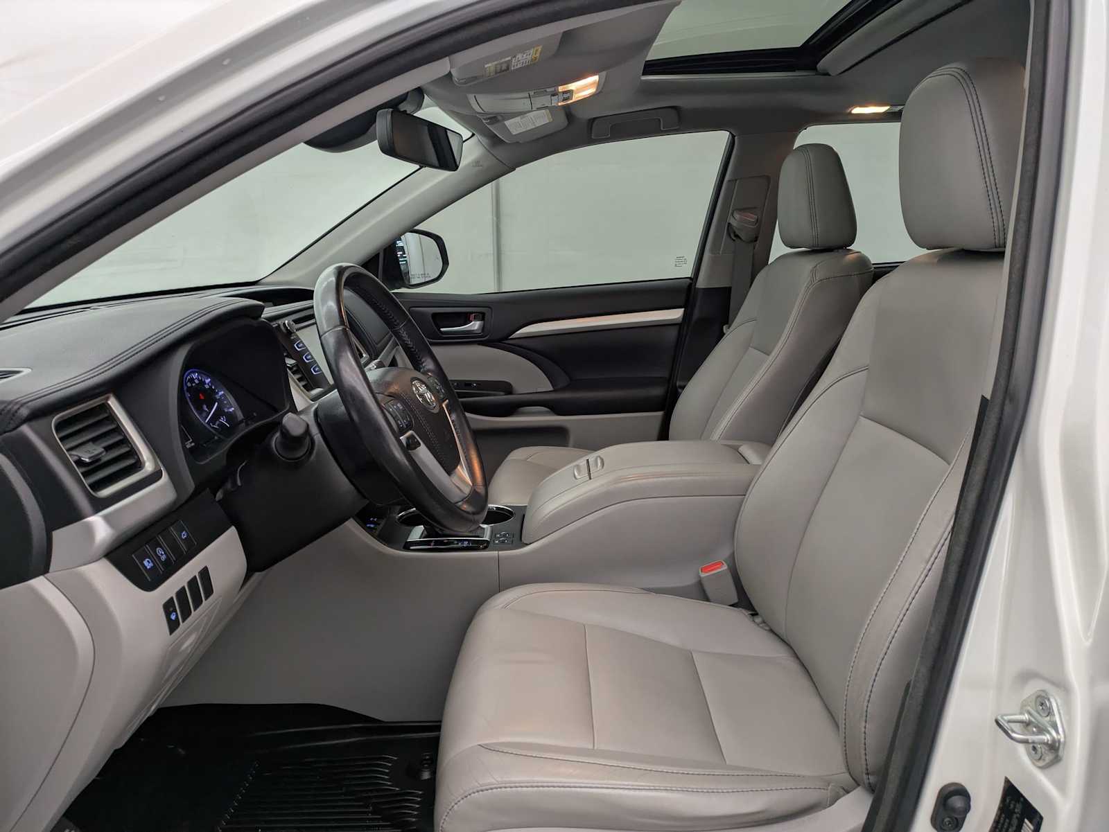 Thumbnail: 2018 Toyota Highlander - 17