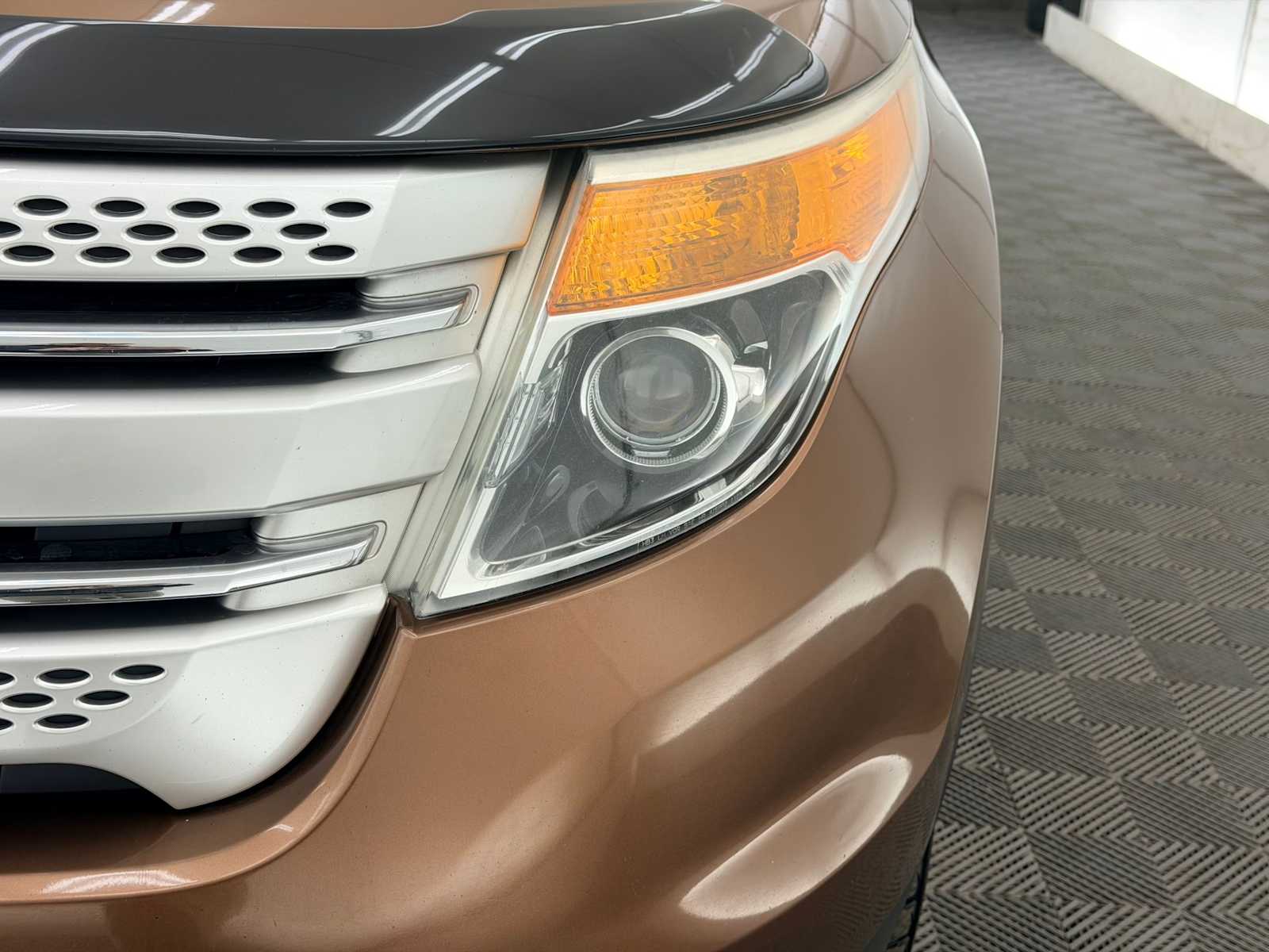 Thumbnail: 2012 Ford Explorer - 10