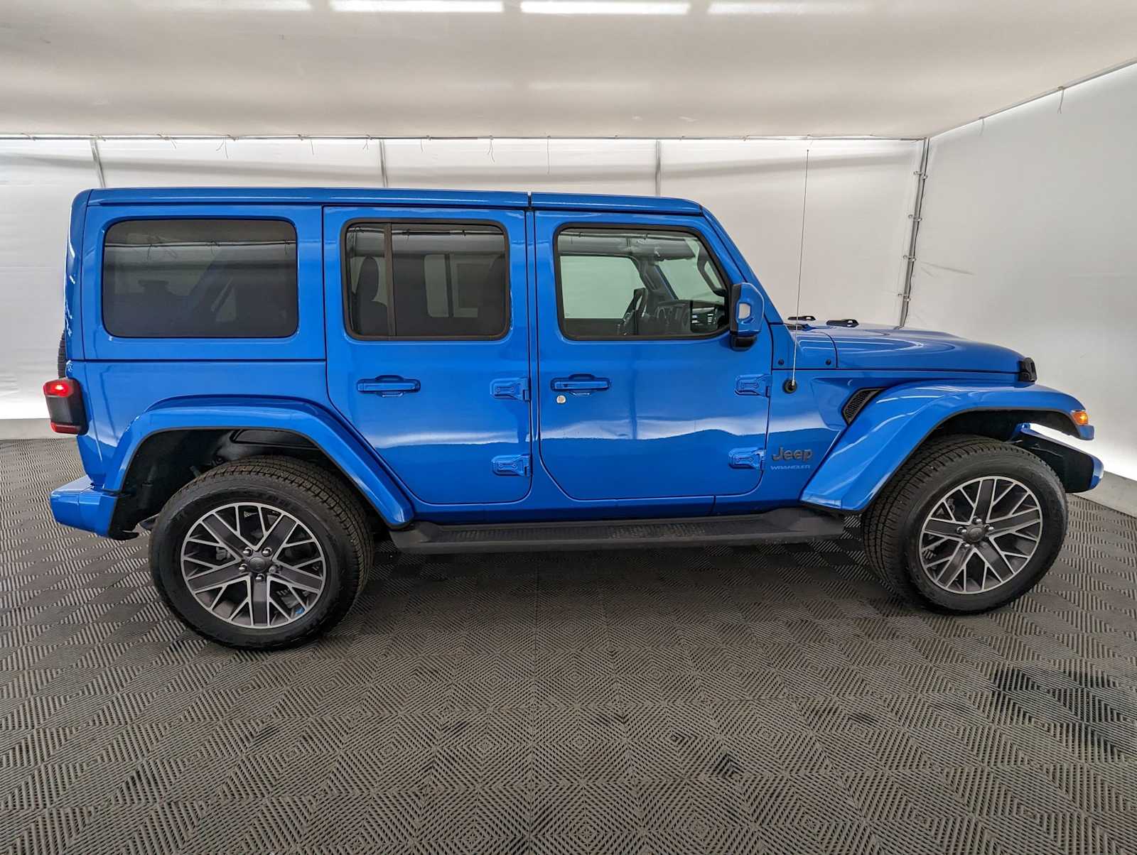 2023 Jeep Wrangler Sahara 7