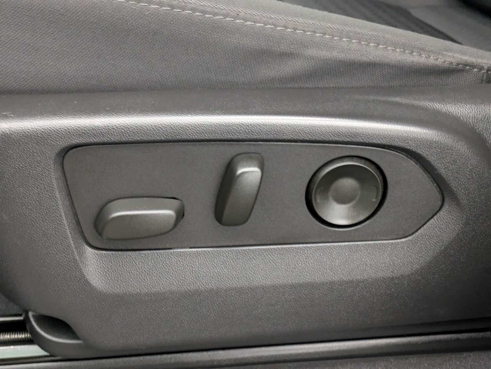 Thumbnail: 2023 Chevrolet Silverado 1500 - 19