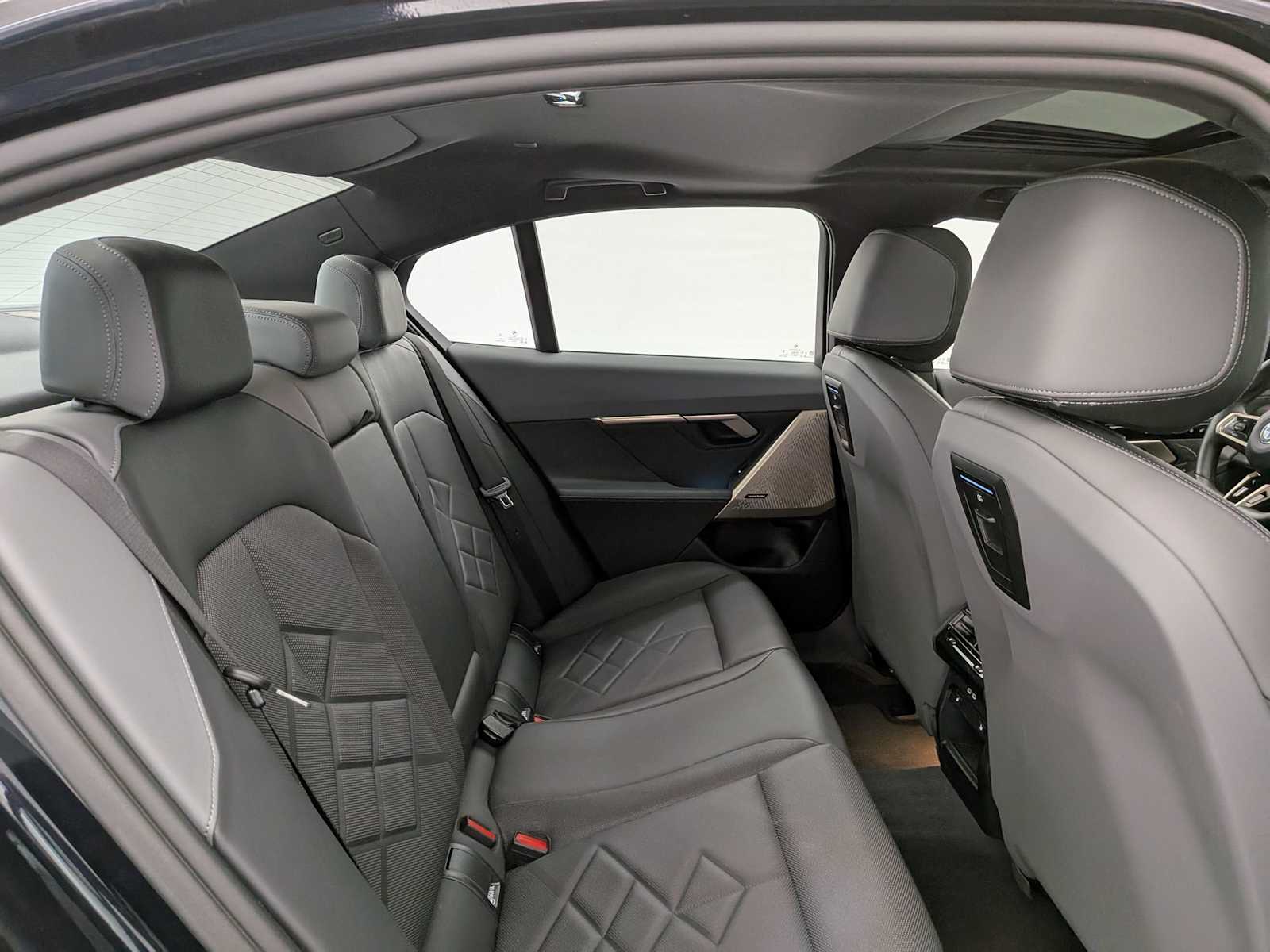 Thumbnail: 2024 BMW 5 Series - 22