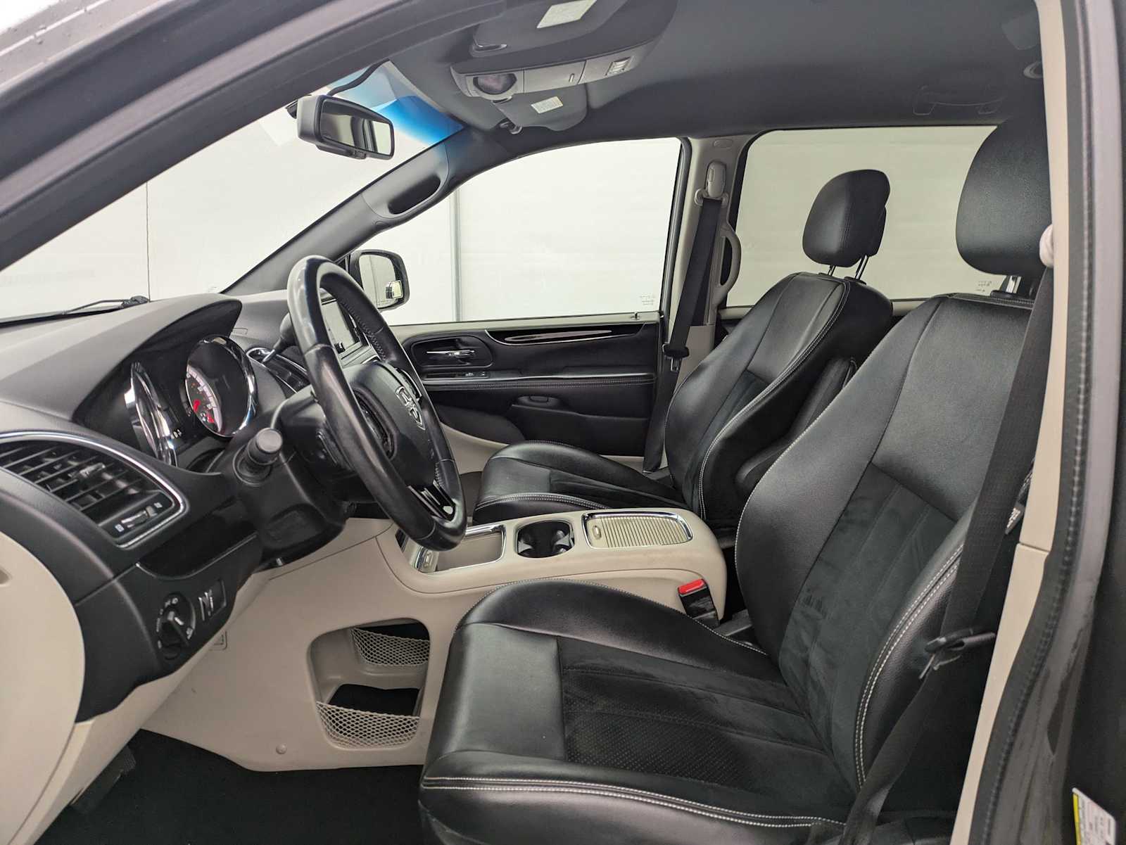 Thumbnail: 2017 Dodge Grand Caravan - 16