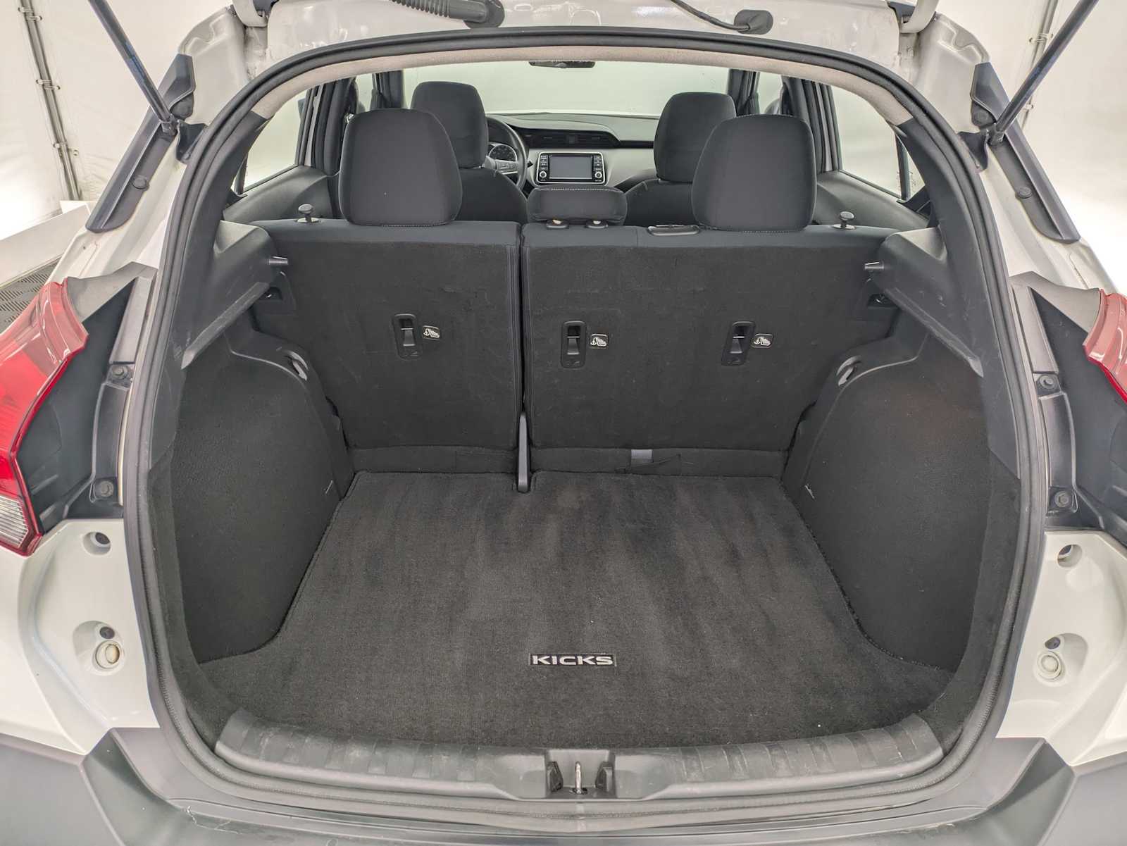 Thumbnail: 2018 Nissan Kicks - 32