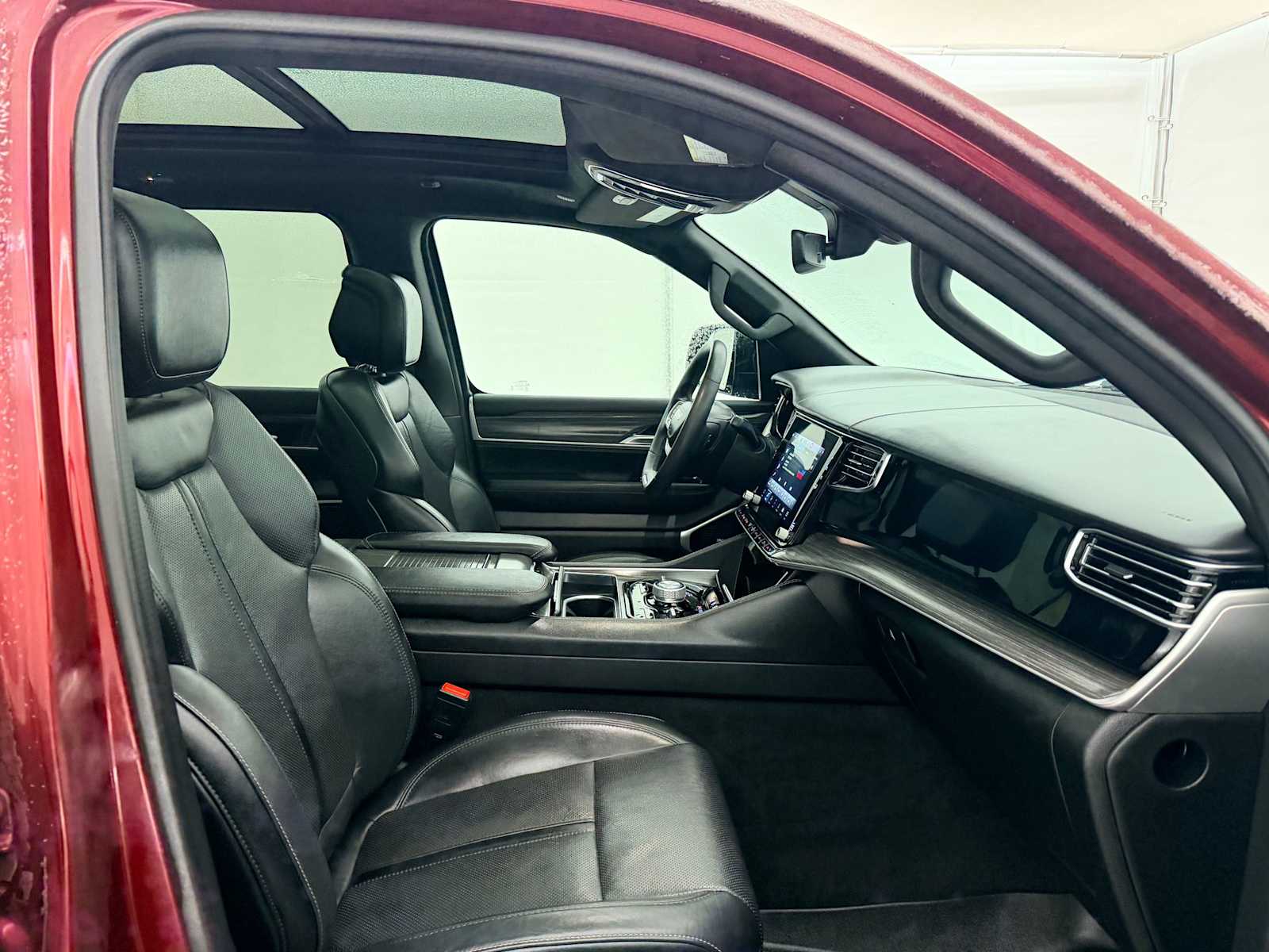 Thumbnail: 2023 Jeep Wagoneer - 22