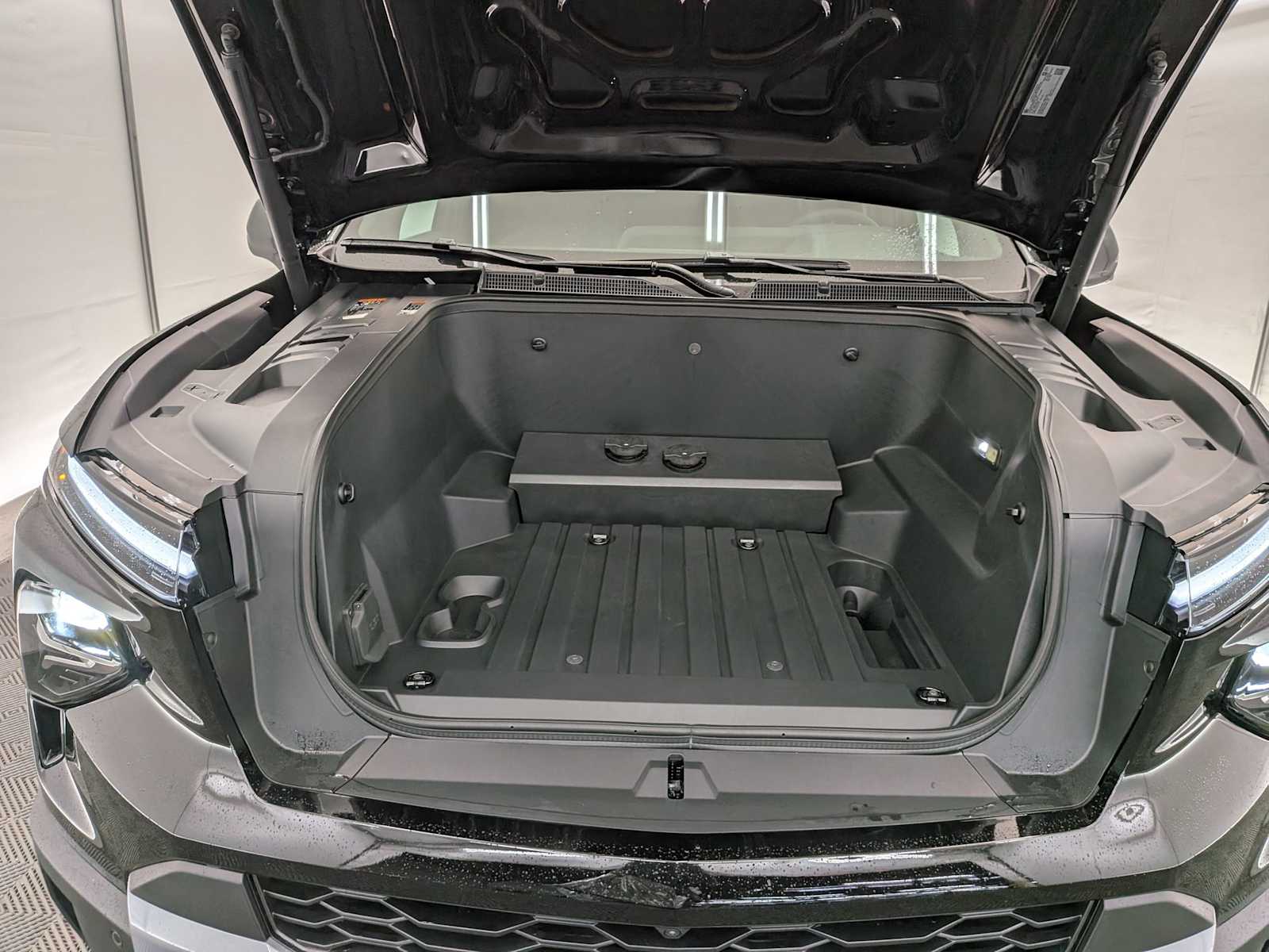 Thumbnail: 2026 Chevrolet Silverado EV - 32