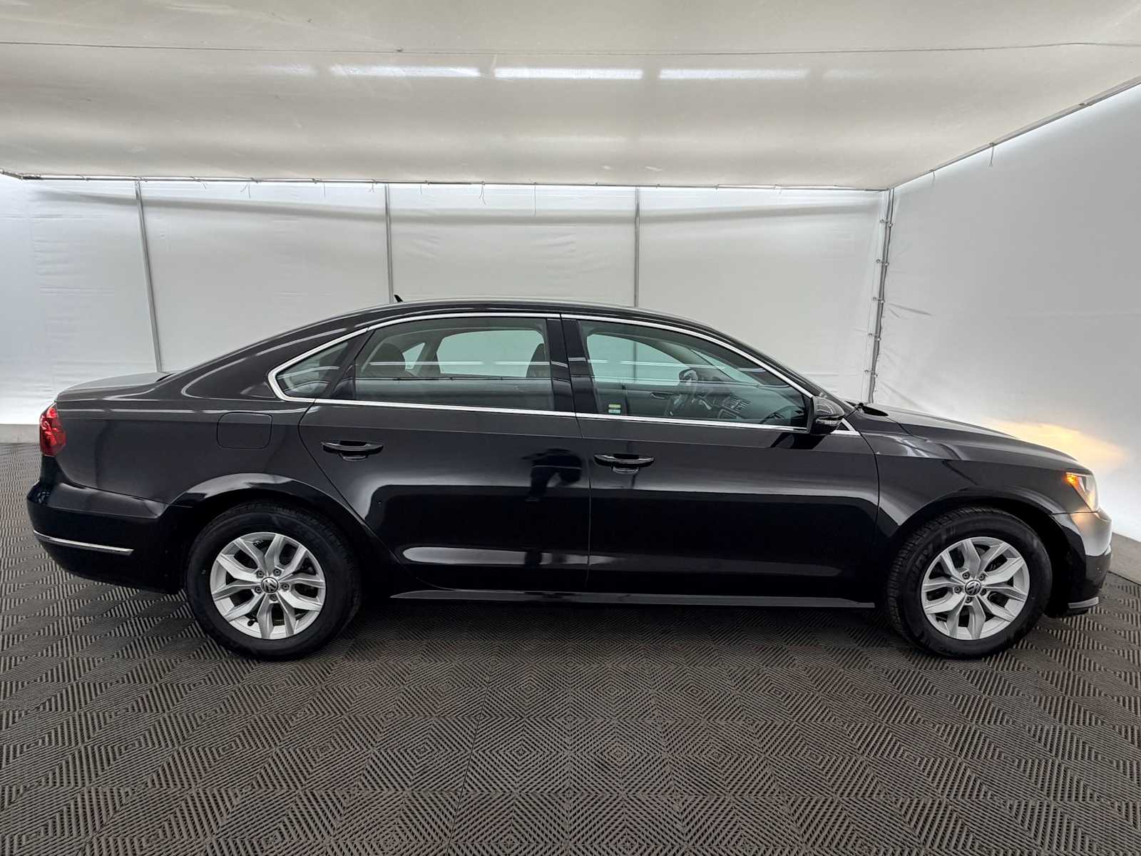 Thumbnail: 2017 Volkswagen Passat - 7